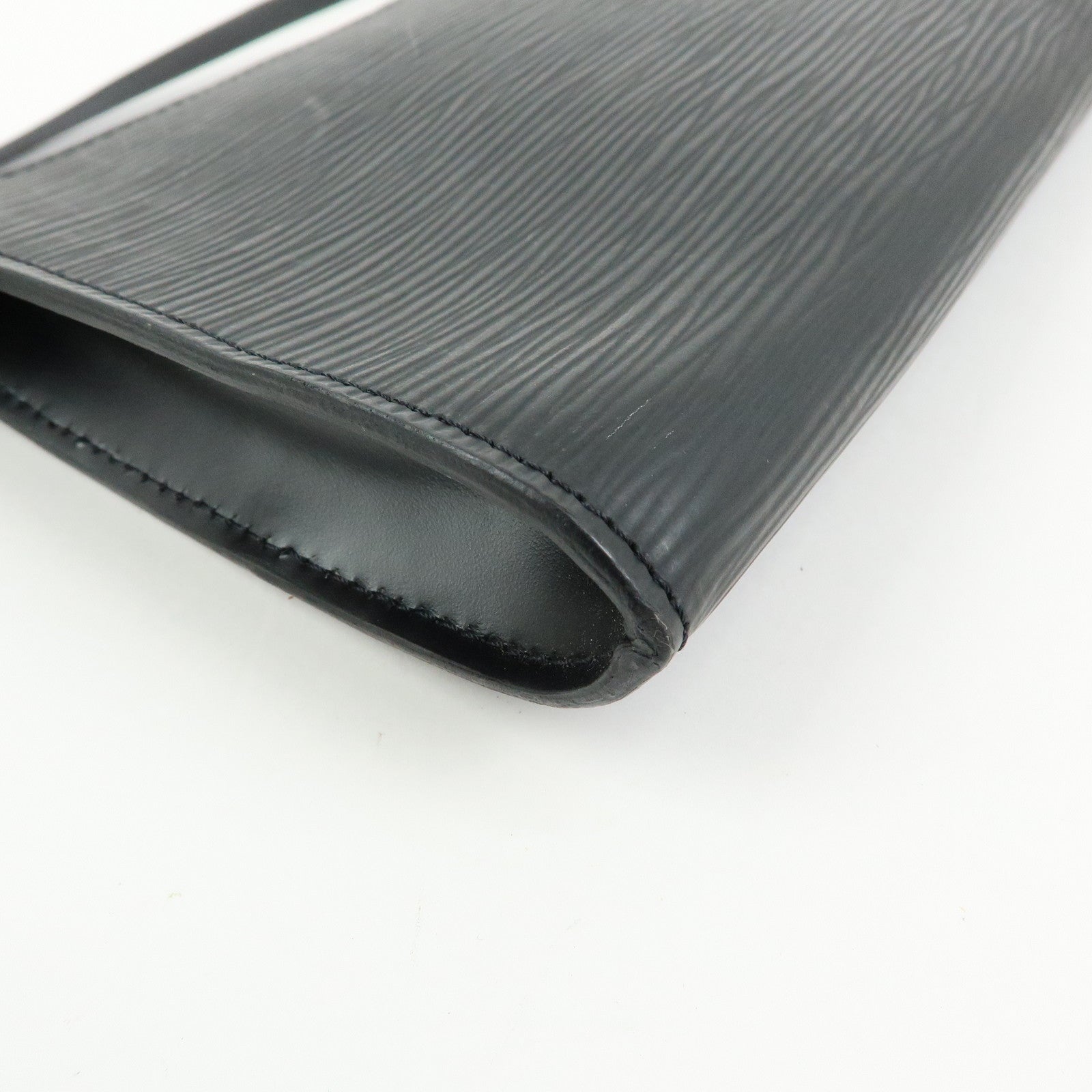 Louis Vuitton Epi Pochette Accessoires Hand Bag Noir M52942