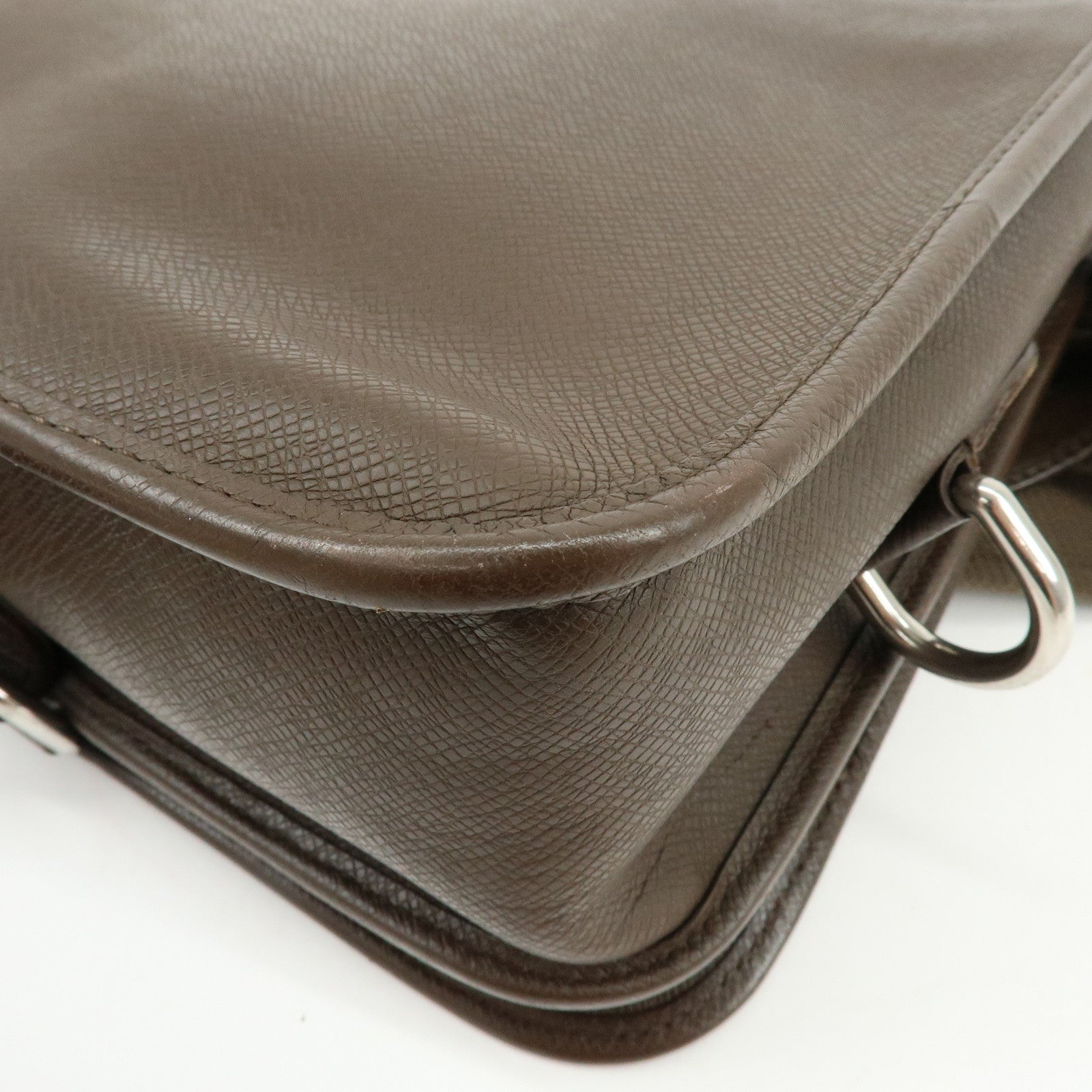 Louis Vuitton Taiga Andrei Shoulder Bag Crossbody Bag Grisly M32488