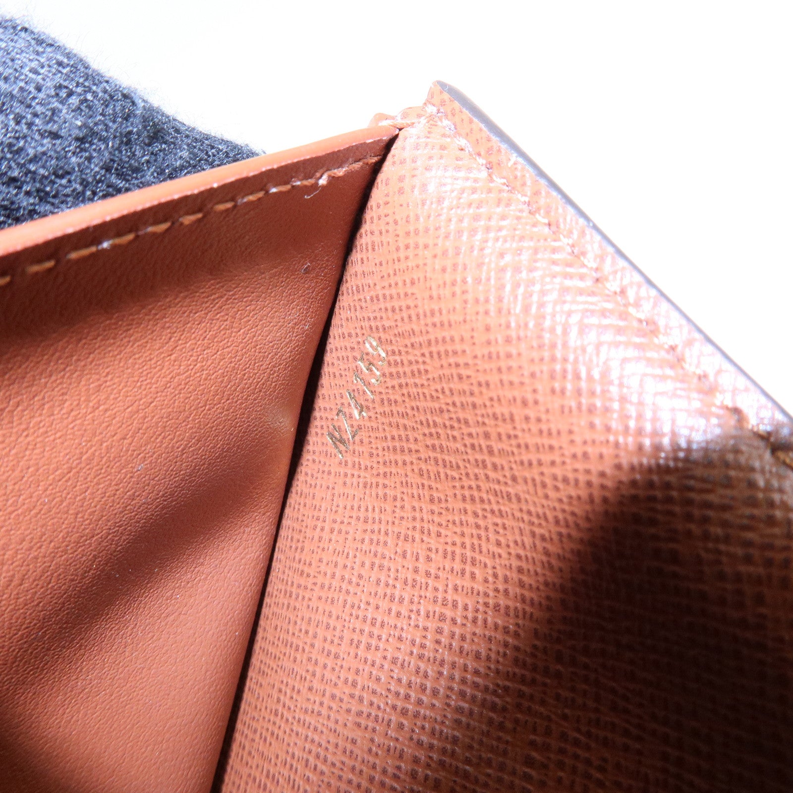 Louis Vuitton Monogram Portefeuille Victorine Tri-fold Wallet M62472