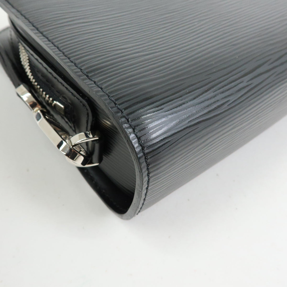 Louis Vuitton Epi Leather Osh Clutch Bag Flat Pouch Noir M59362
