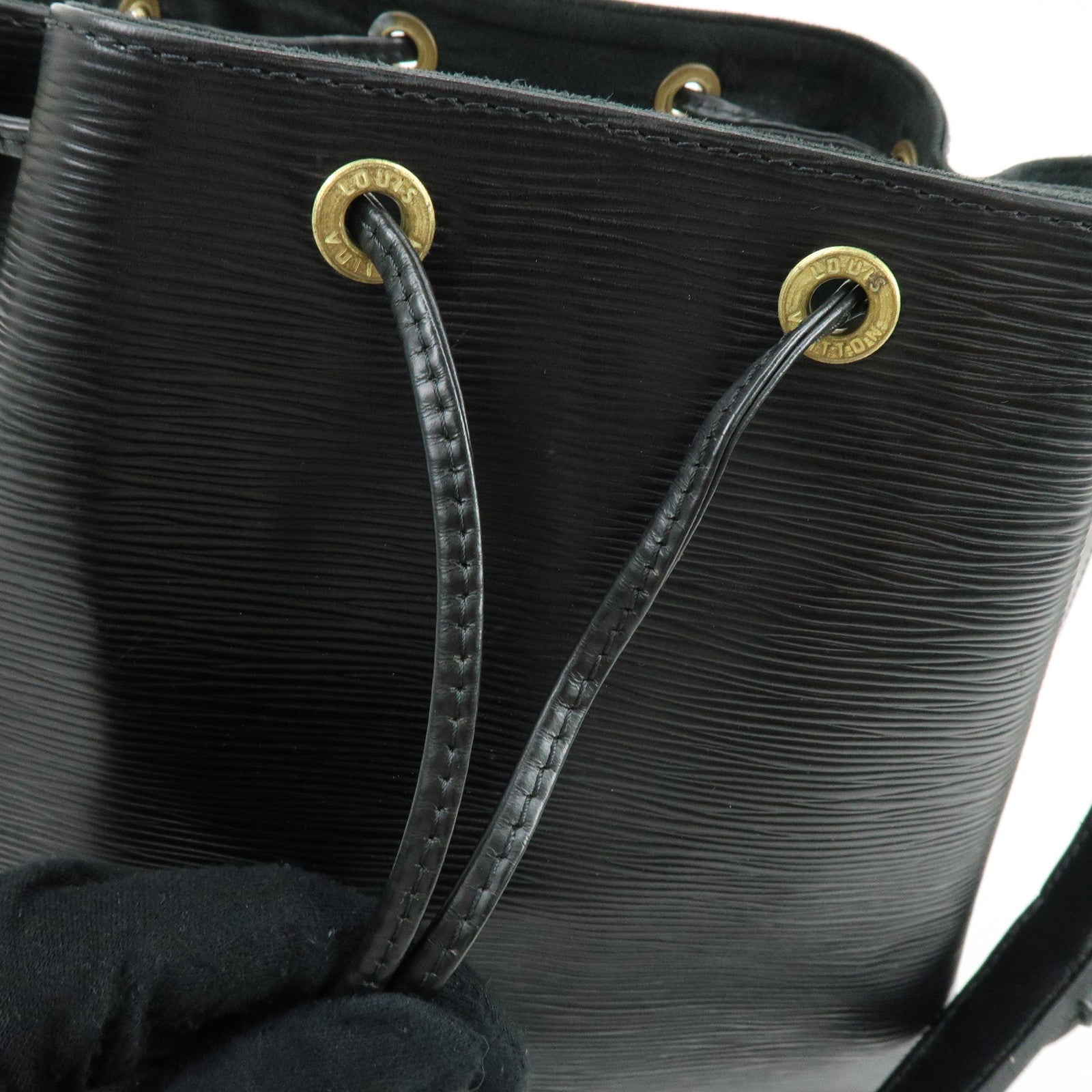Louis Vuitton Epi Petit Noe Shoulder Bag Noir Black M44102