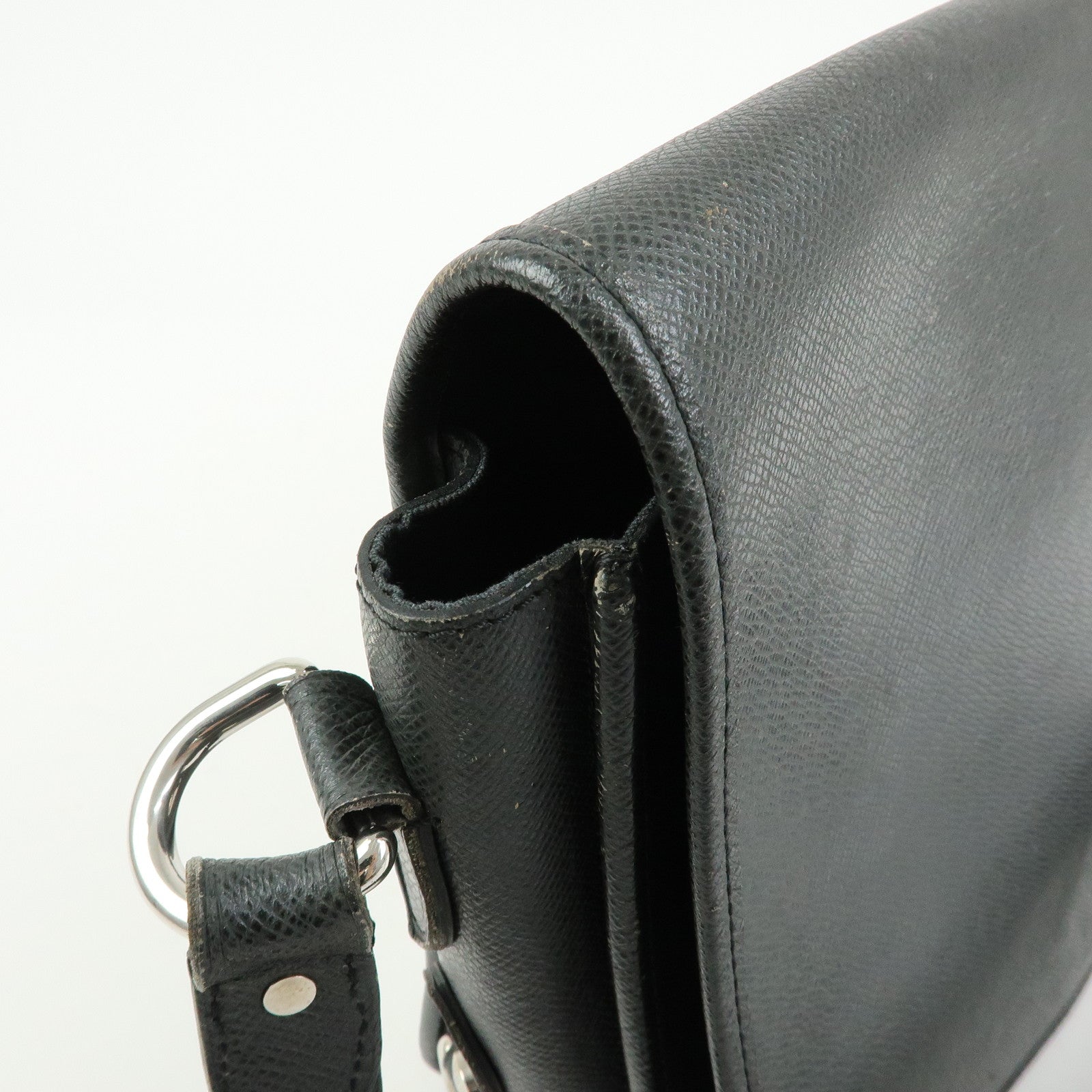 Louis Vuitton Taiga Andrei Leather Shoulder Bag Ardoise M32482