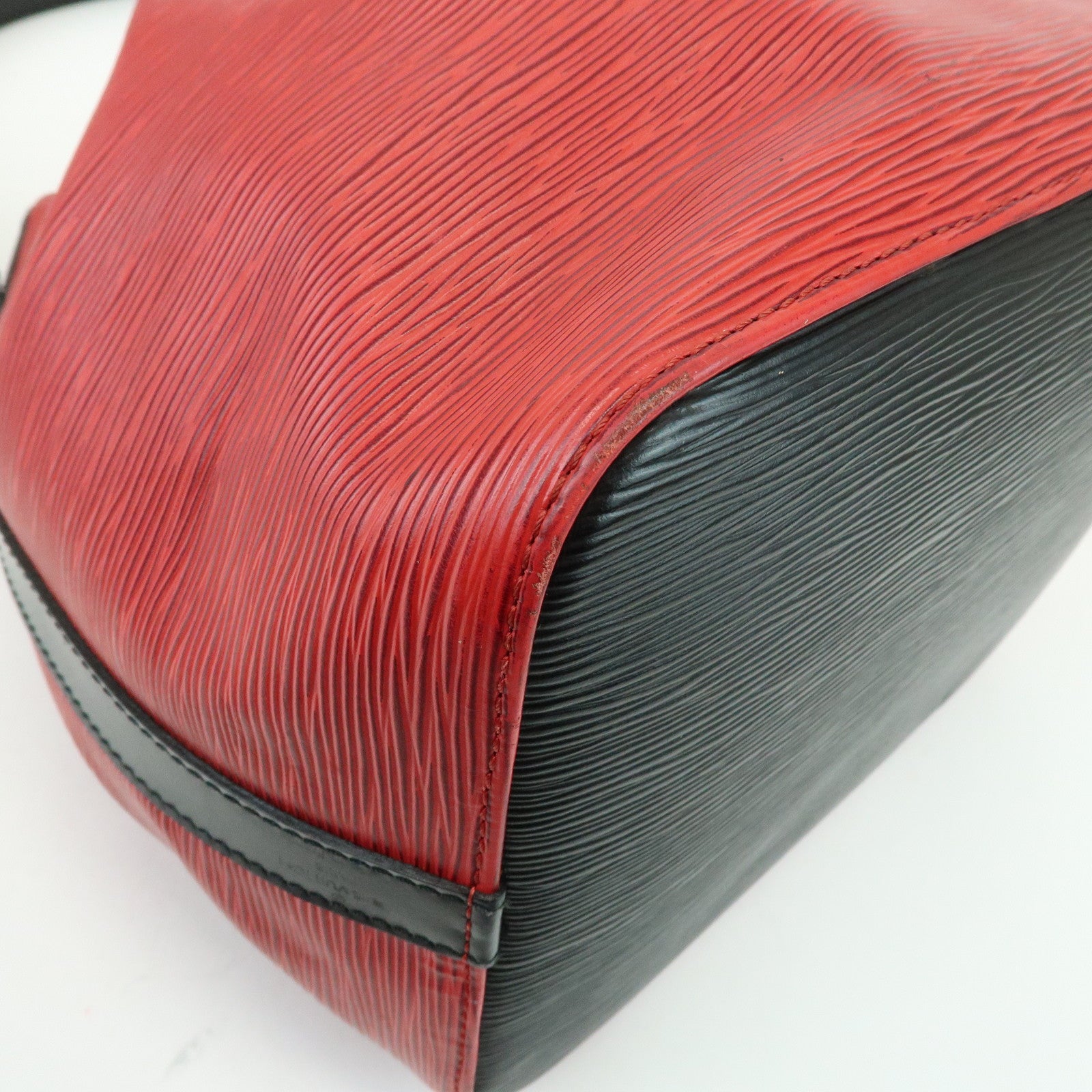 Louis Vuitton Epi Petit Noe Shoulder Bag Noir Castilian Red M44172