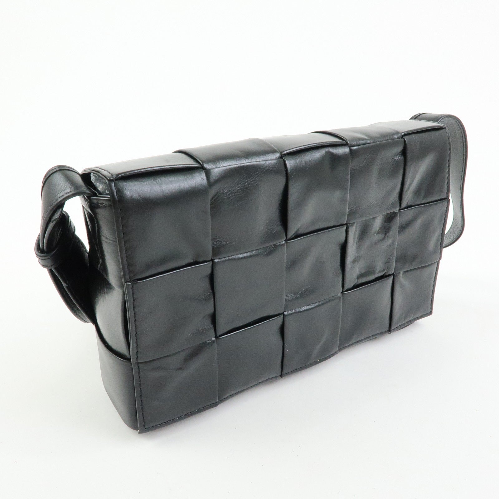 BOTTEGA VENETA Cassette Maxi Intrecciato Leather Shoulder Bag 578004