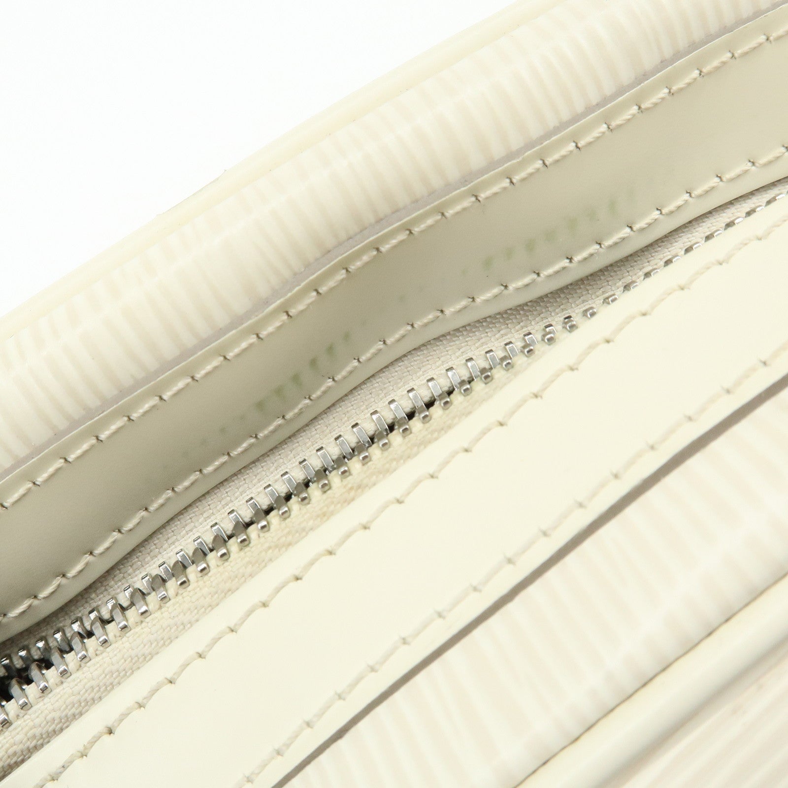 Louis Vuitton Epi Montaigne GM Bowling Hand Bag Ivoire White M5931J