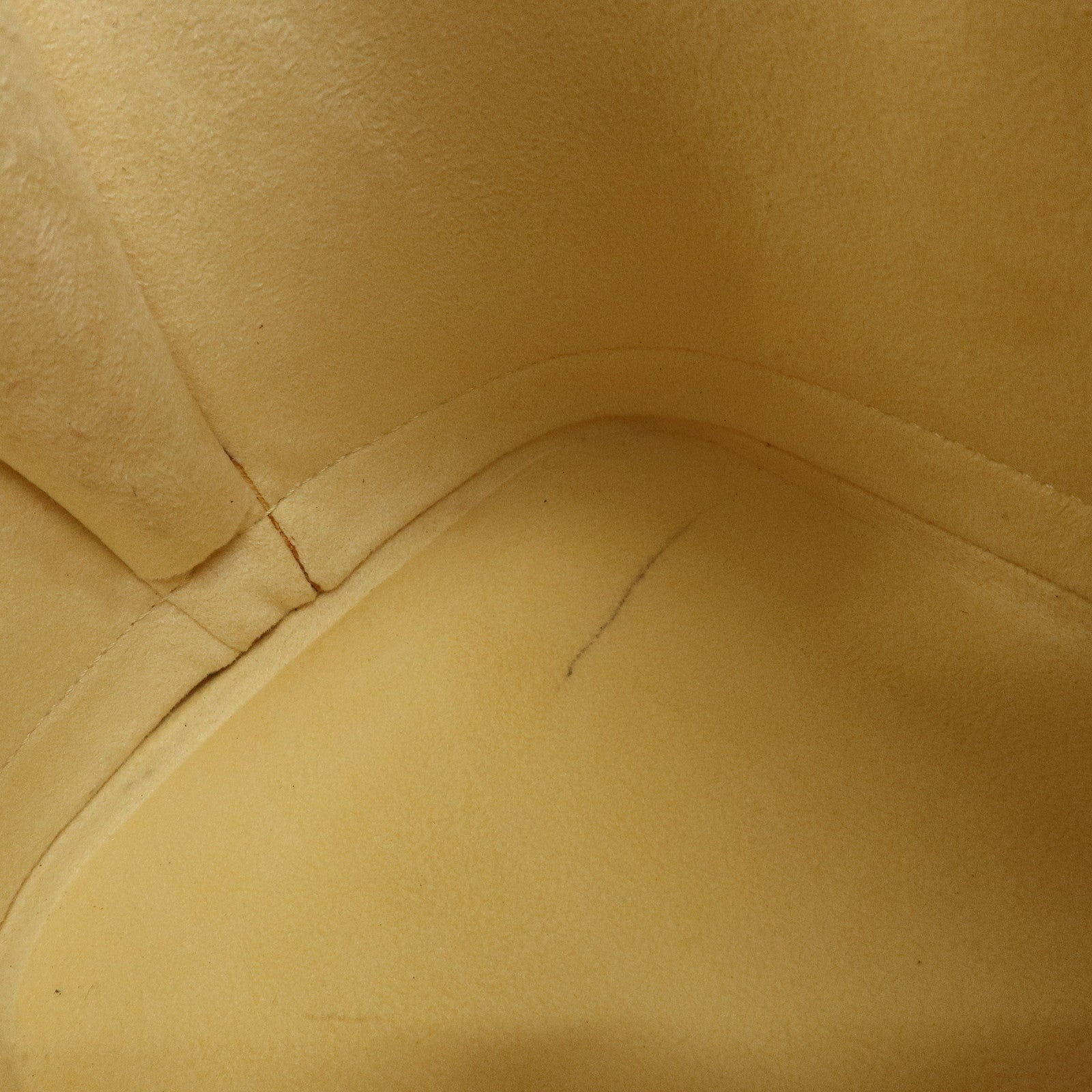 Louis Vuitton Alma Epi Leather Hand Bag Vanilla M5214A