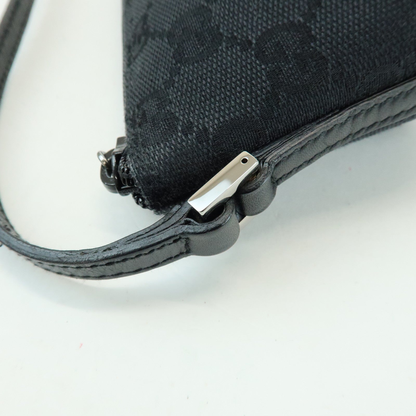 GUCCI Boat Bag GG Canvas Leather Accessory Pouch Hand Bag 07198