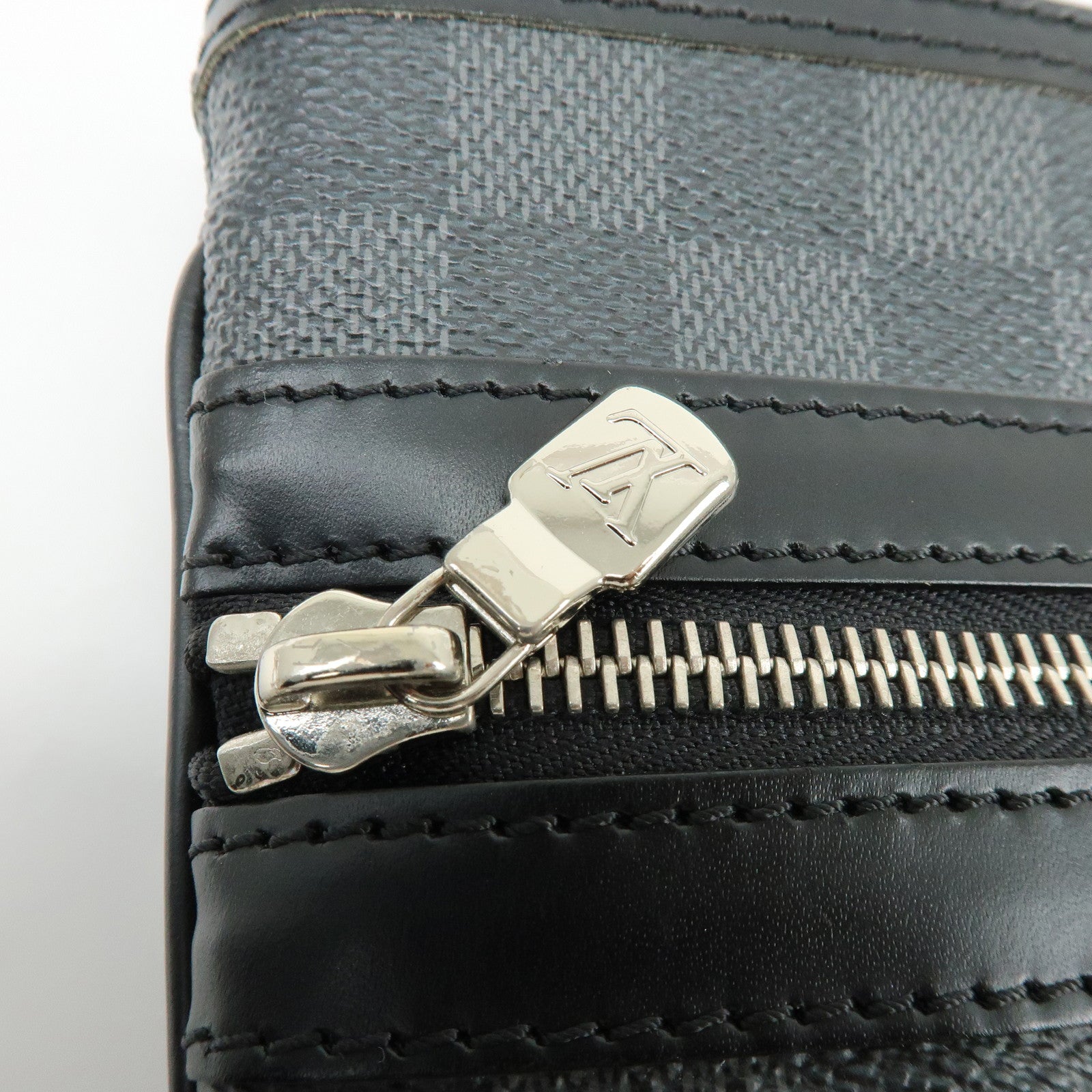 Louis Vuitton Damier Graphite Thomas Shoulder Crossbody Bag N58028