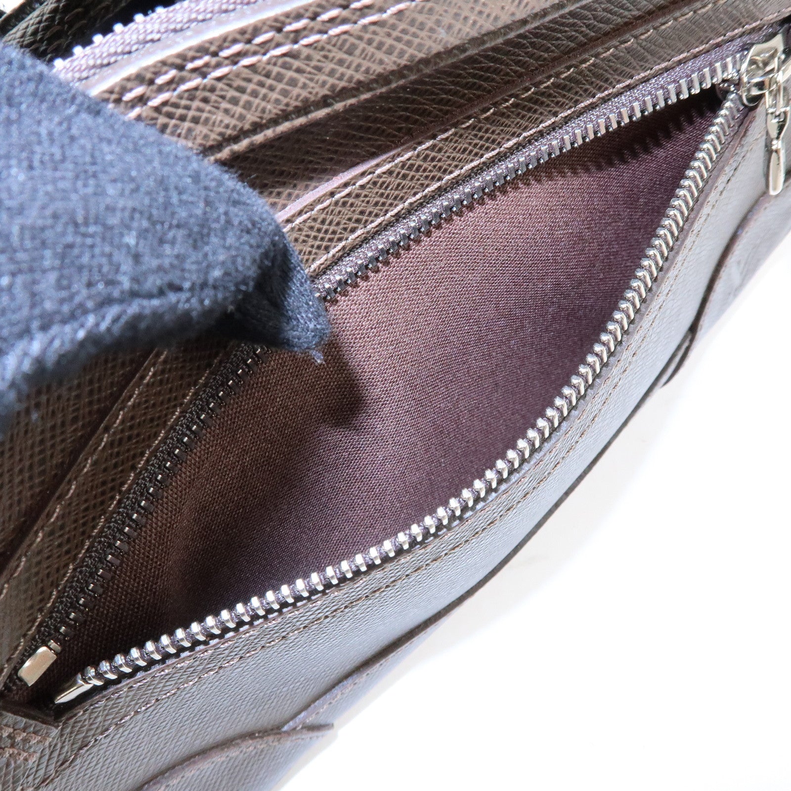 Louis Vuitton Taiga Neo Pavel Leather Clultch Bag Grizzly M31148