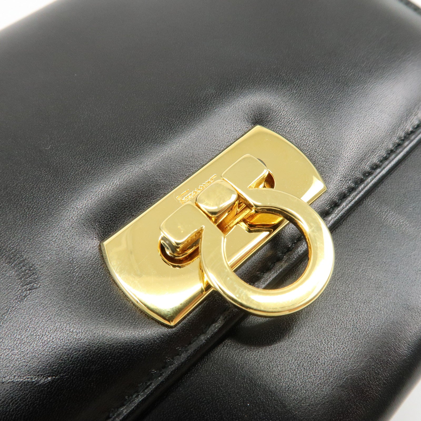 Ferragamo Gancini Leather Compact Wallet Shoulder Wallet Black