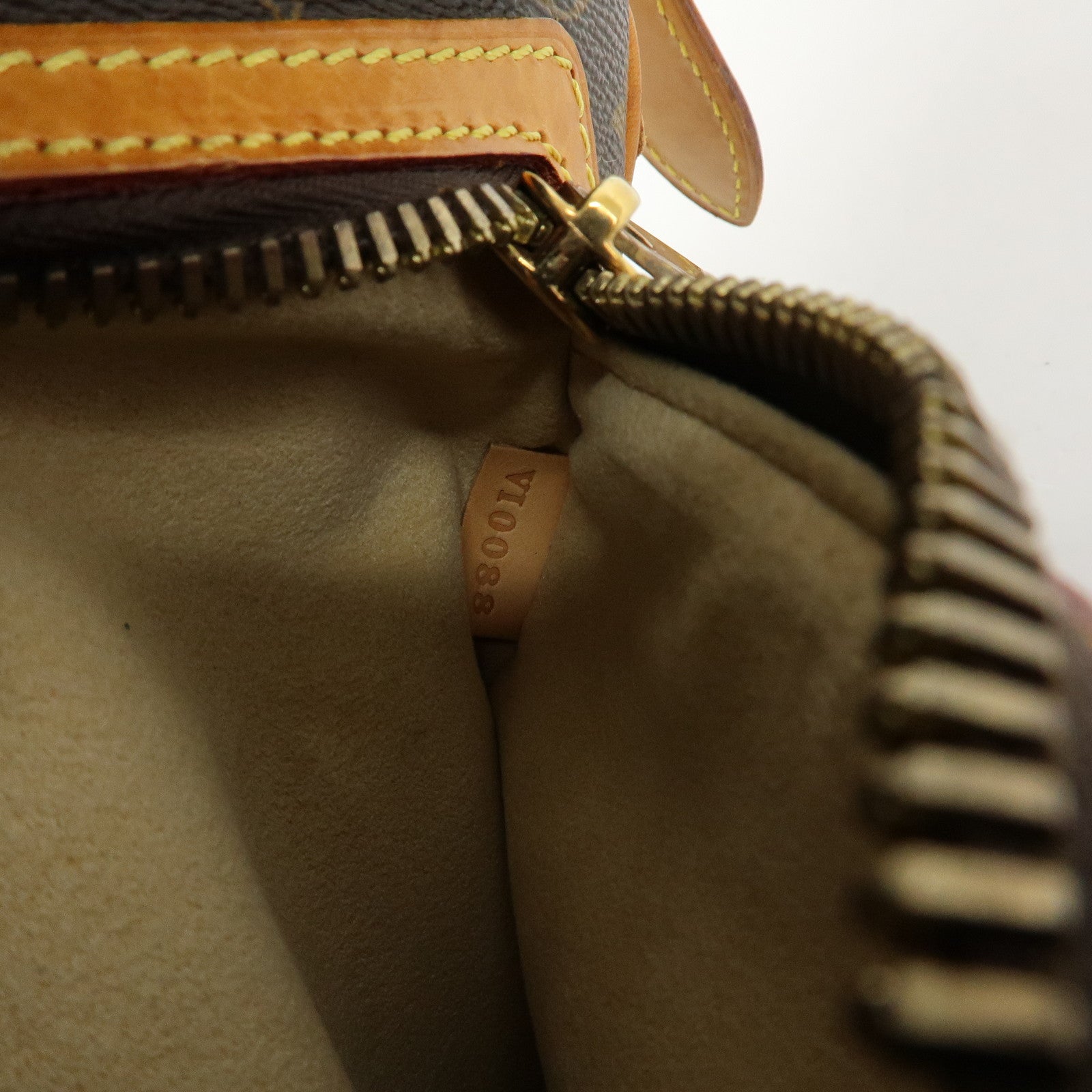 Louis Vuitton Monogram Hudson GM Canvas Shoulder Bag Brown M40045