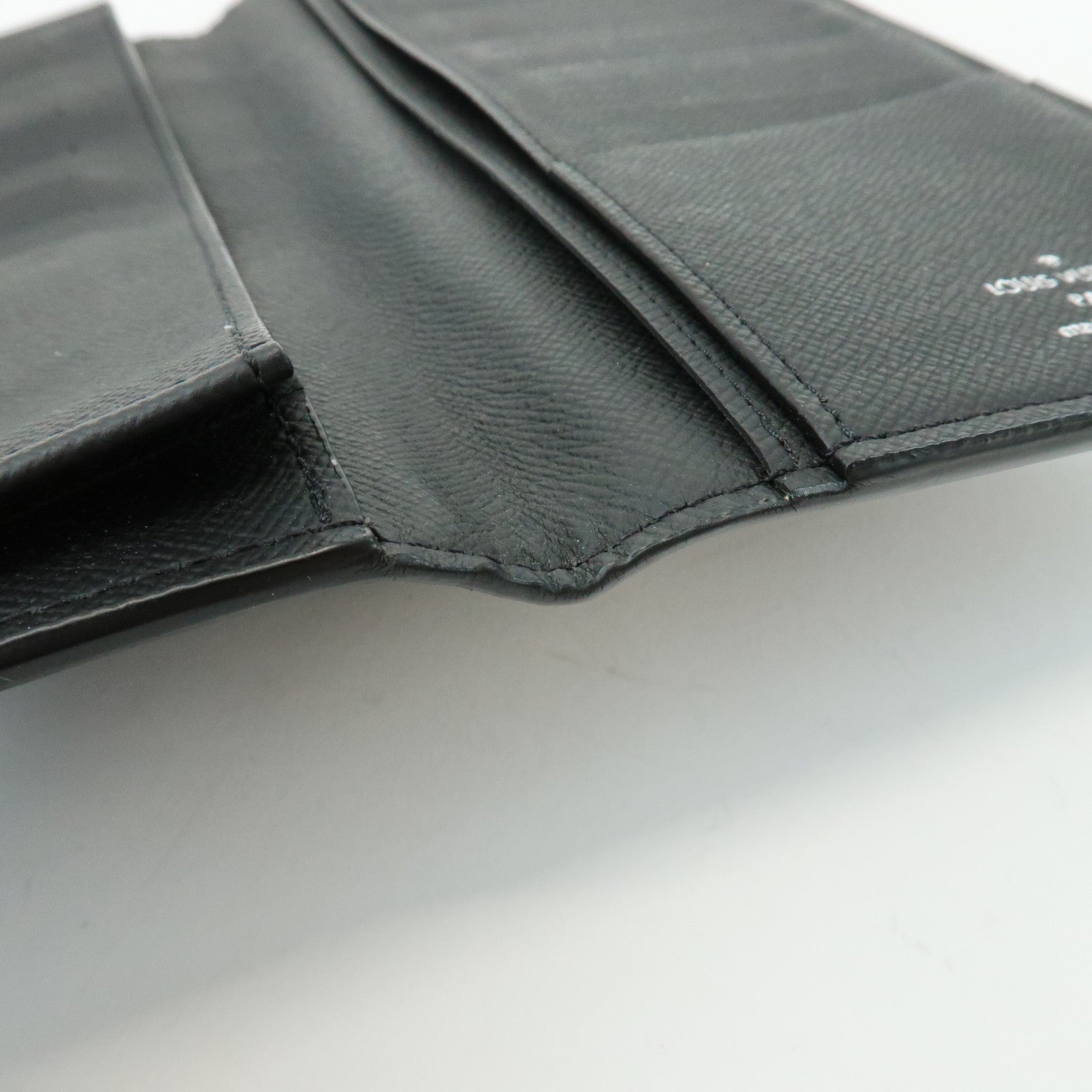 Louis Vuitton Taiga Portefeuille Long Bi-fold Wallet Noir M30541