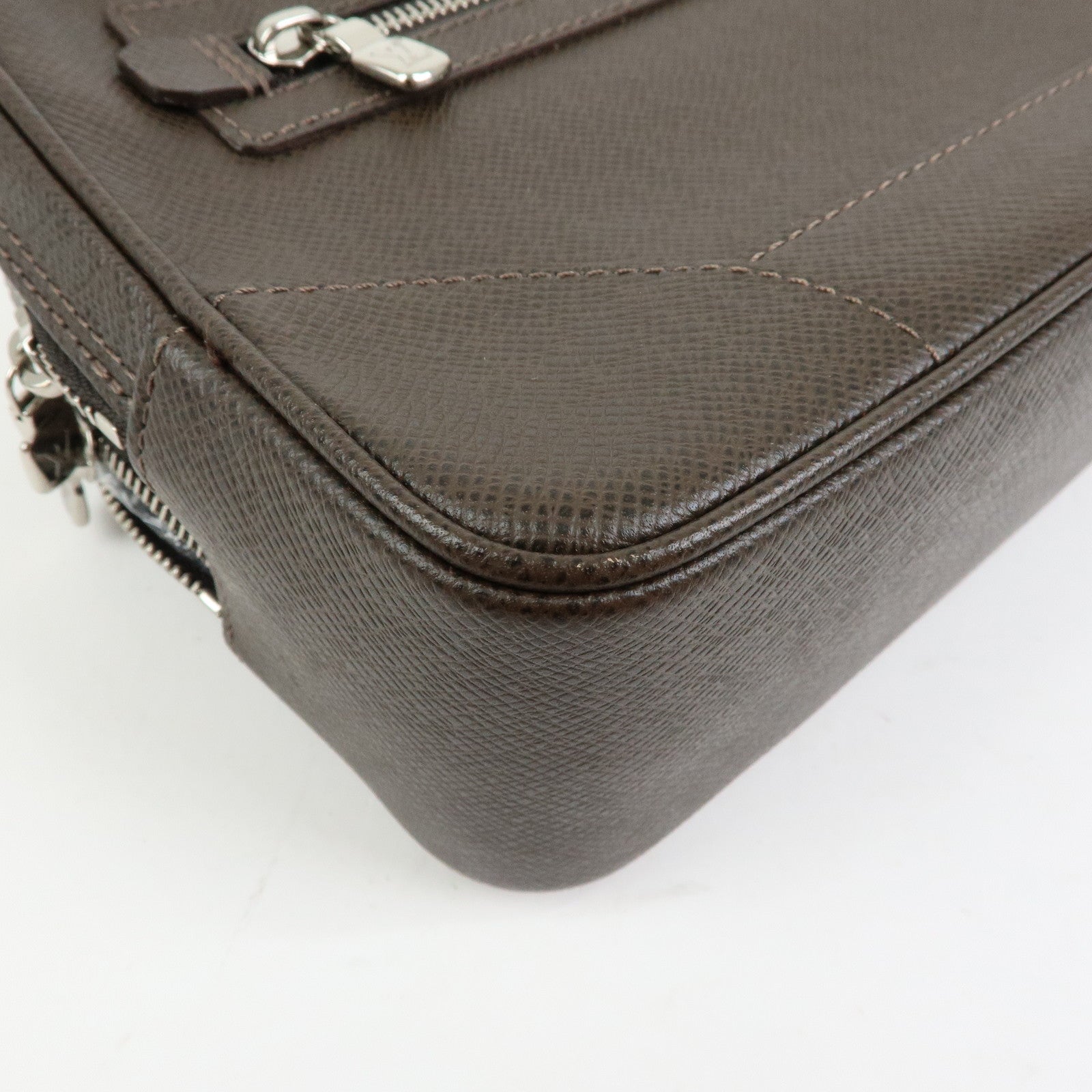Louis Vuitton Taiga Neo Pavel Leather Clultch Bag Grizzly M31148