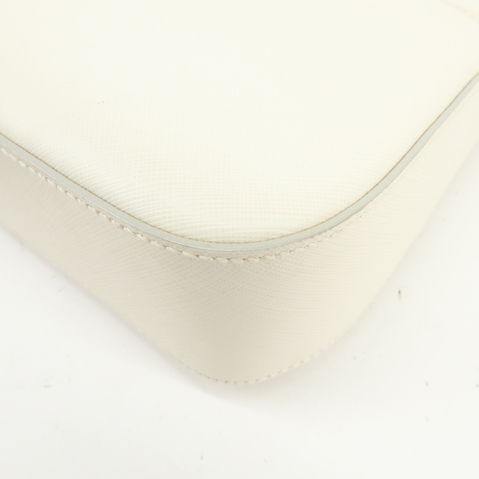 Ferragamo Gancini Leather Chain Shoulder Bag Hand Bag Ivory