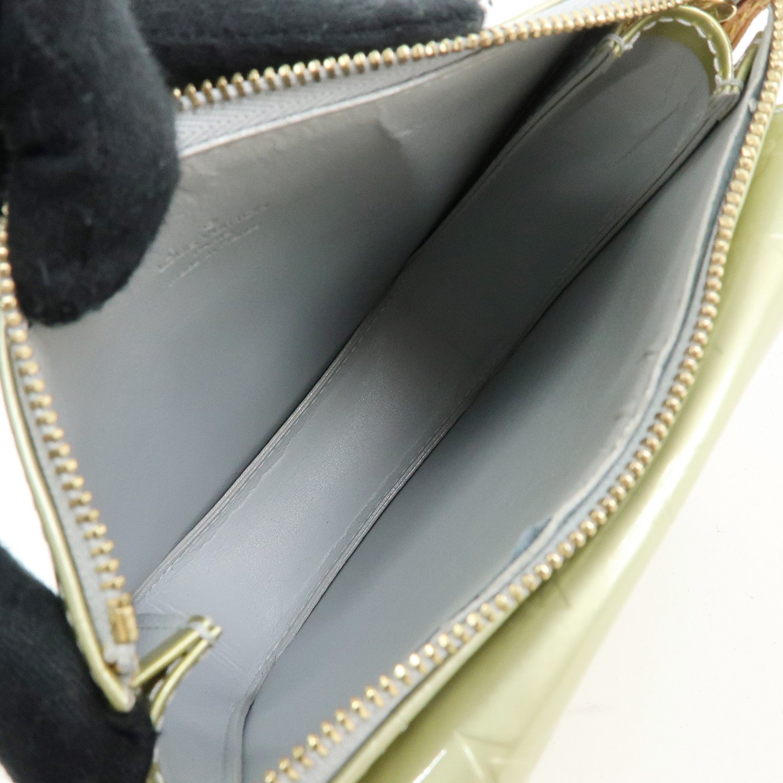 Louis Vuitton Monogram Vernis Leather Mott Shoulder Bag Gris M91030