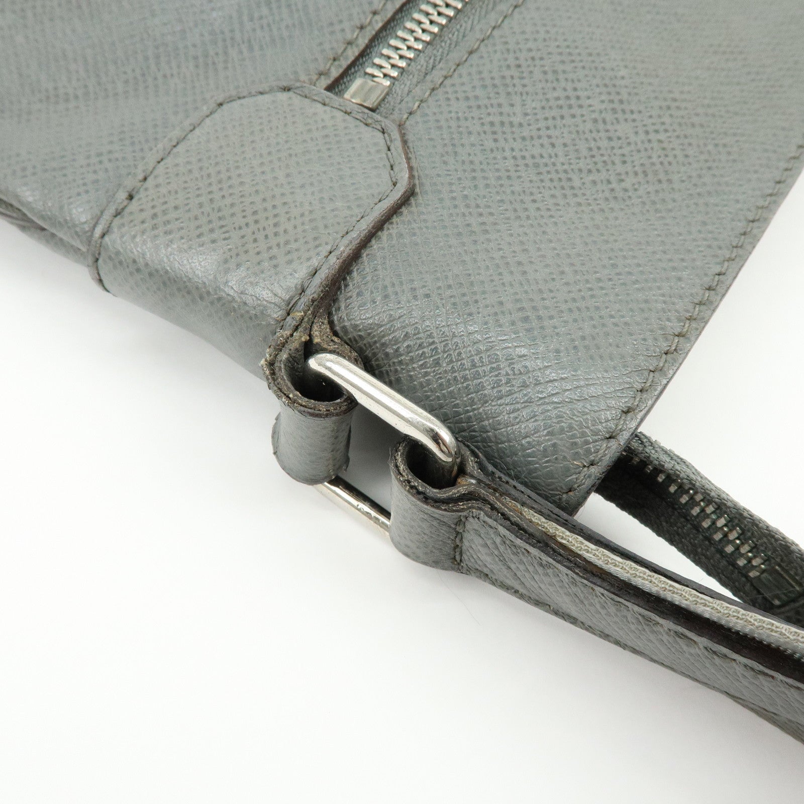Louis Vuitton Sasha Taiga Leather Messenger Bag Glacier M32630