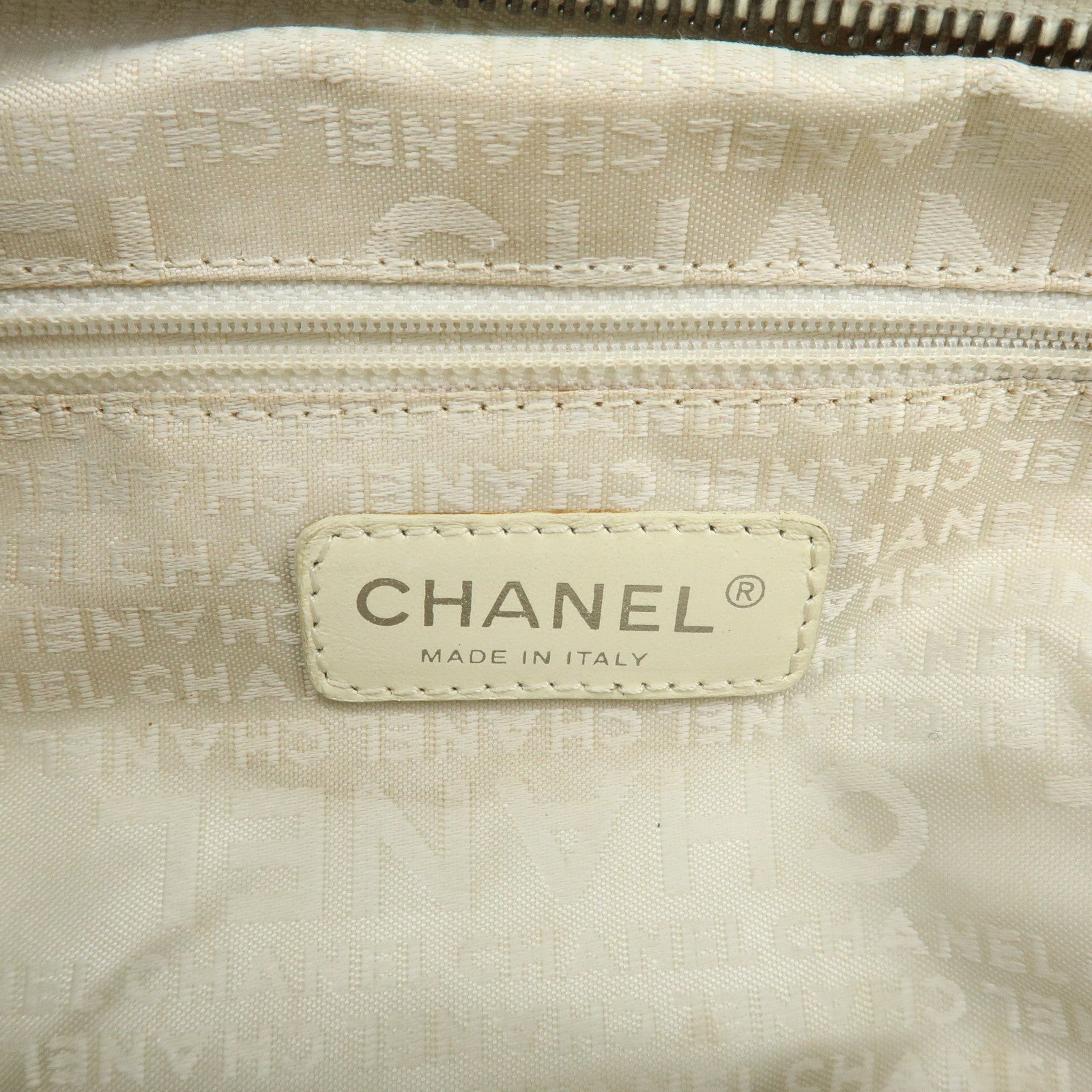 CHANEL Chocolate Bar Caviarskin Shoulder Bag Hand Bag White A26135