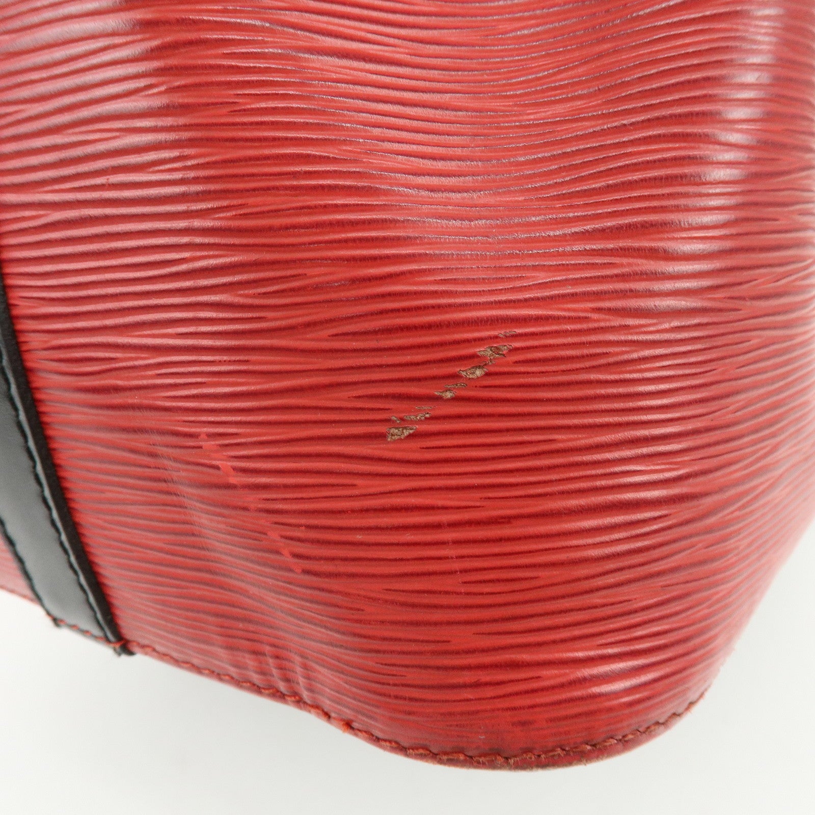 Louis Vuitton Epi Petit Noe Shoulder Bag Noir Castilian Red M44172