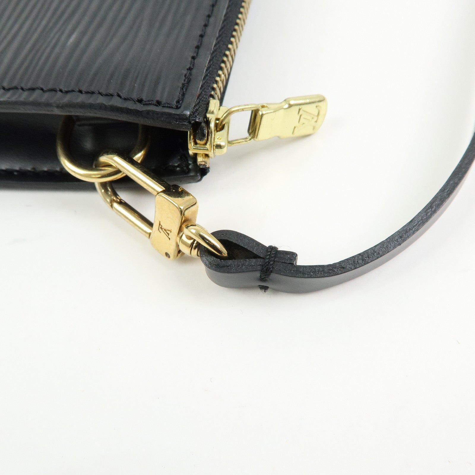 Louis Vuitton Epi Pochette Accessoires Hand Bag Noir M52942