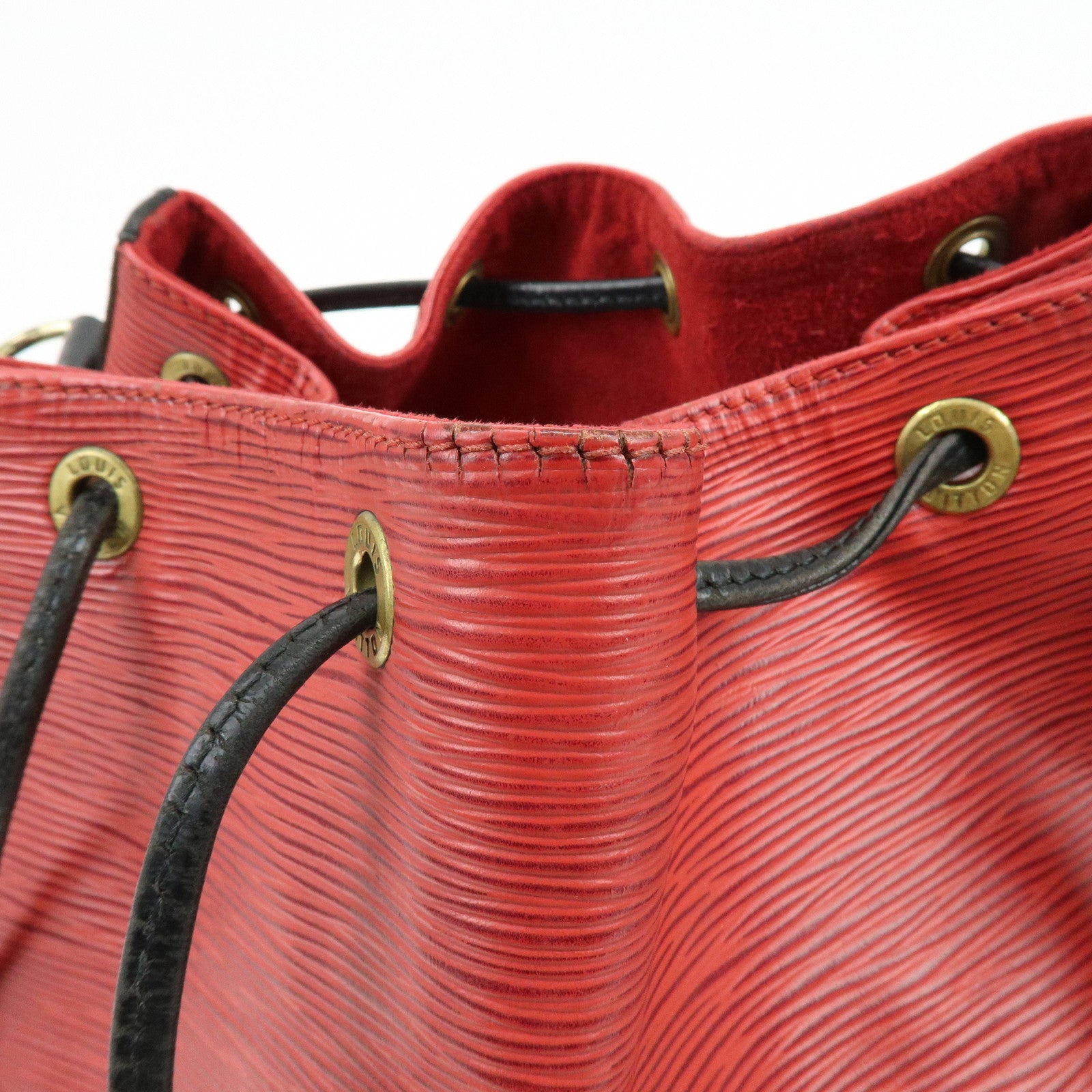 Louis Vuitton Epi Petit Noe Shoulder Bag Noir Castilian Red M44172
