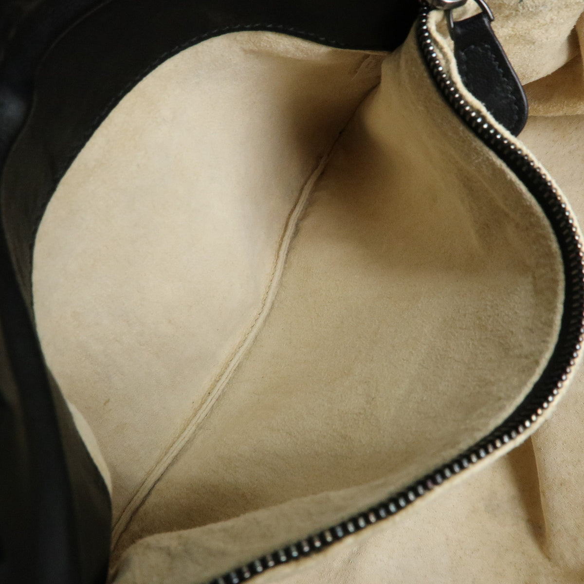 BOTTEGA VENETA Intrecciato Medium Garda Leather Hand Bag Black 179320