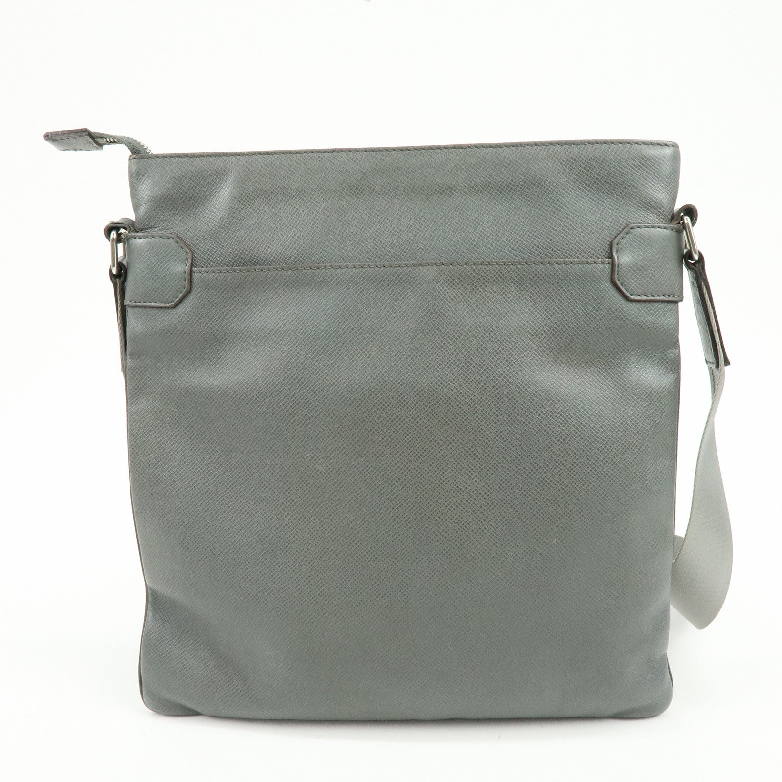 Louis Vuitton Sasha Taiga Leather Messenger Bag Glacier M32630