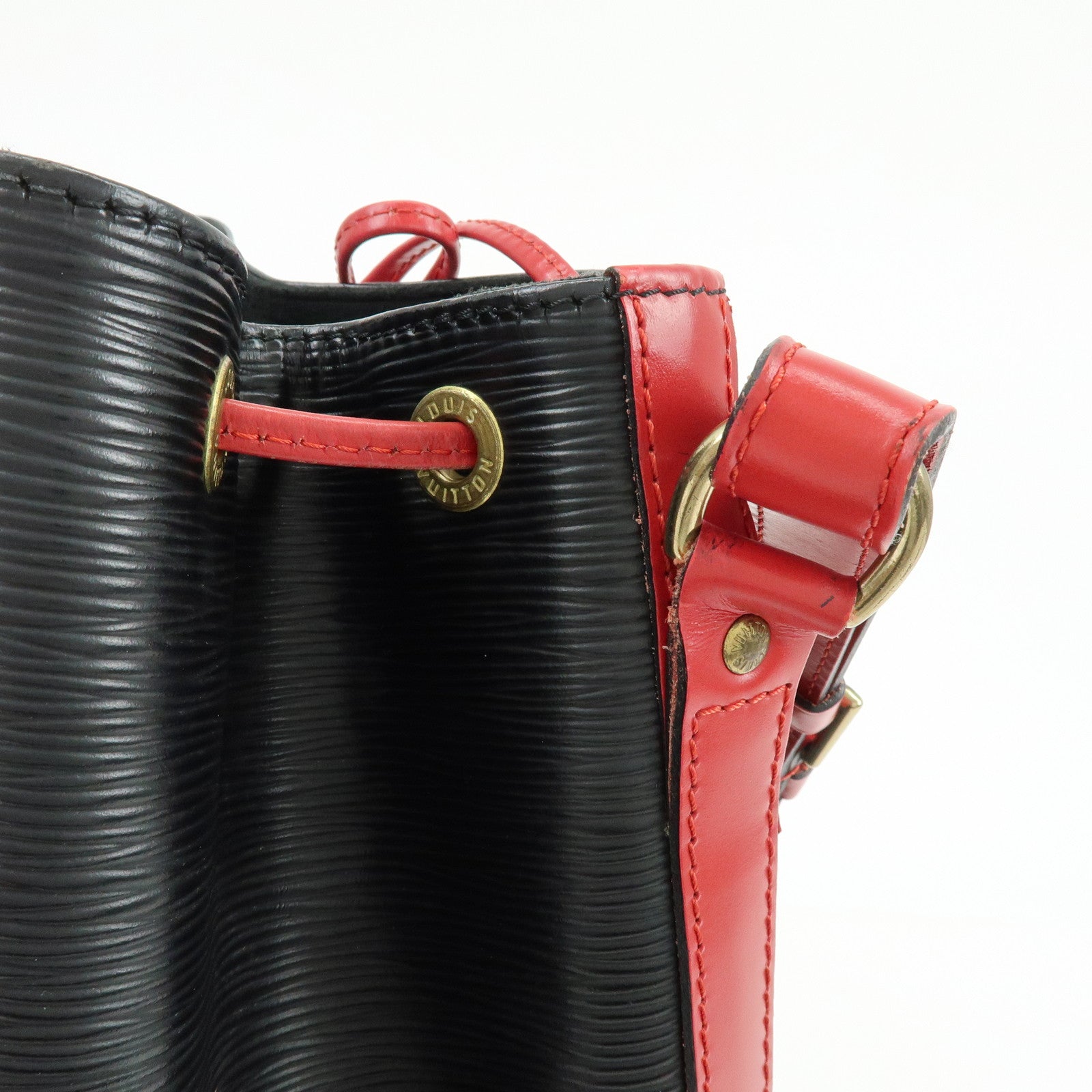 Louis Vuitton Epi Noe Leather Shoulder Bag Noir Castilian Red M44017