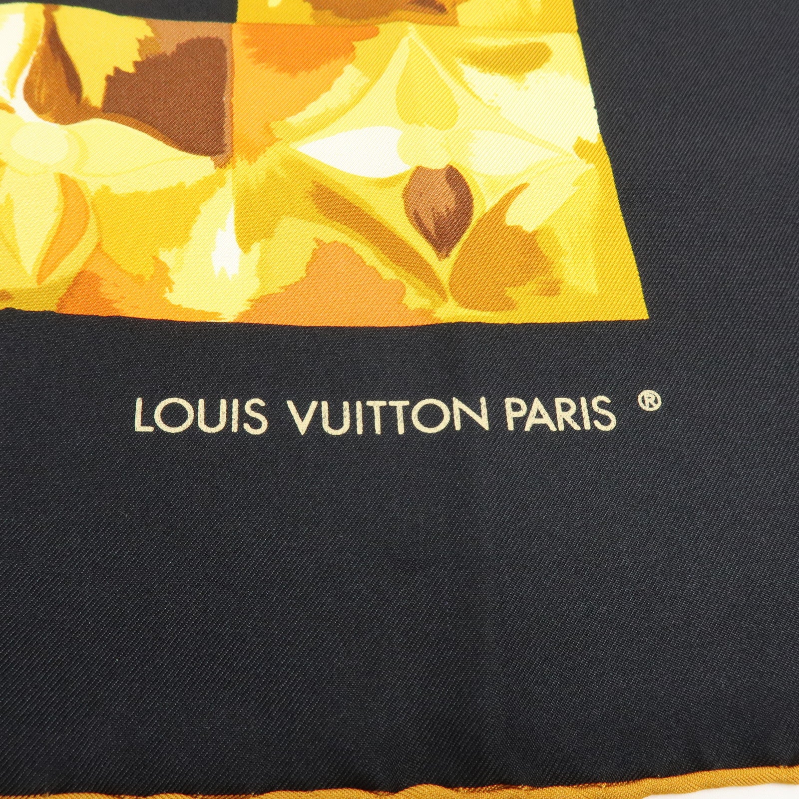 Louis Vuitton Silk 100% Scarf Carre Au fil du temps Black Brown