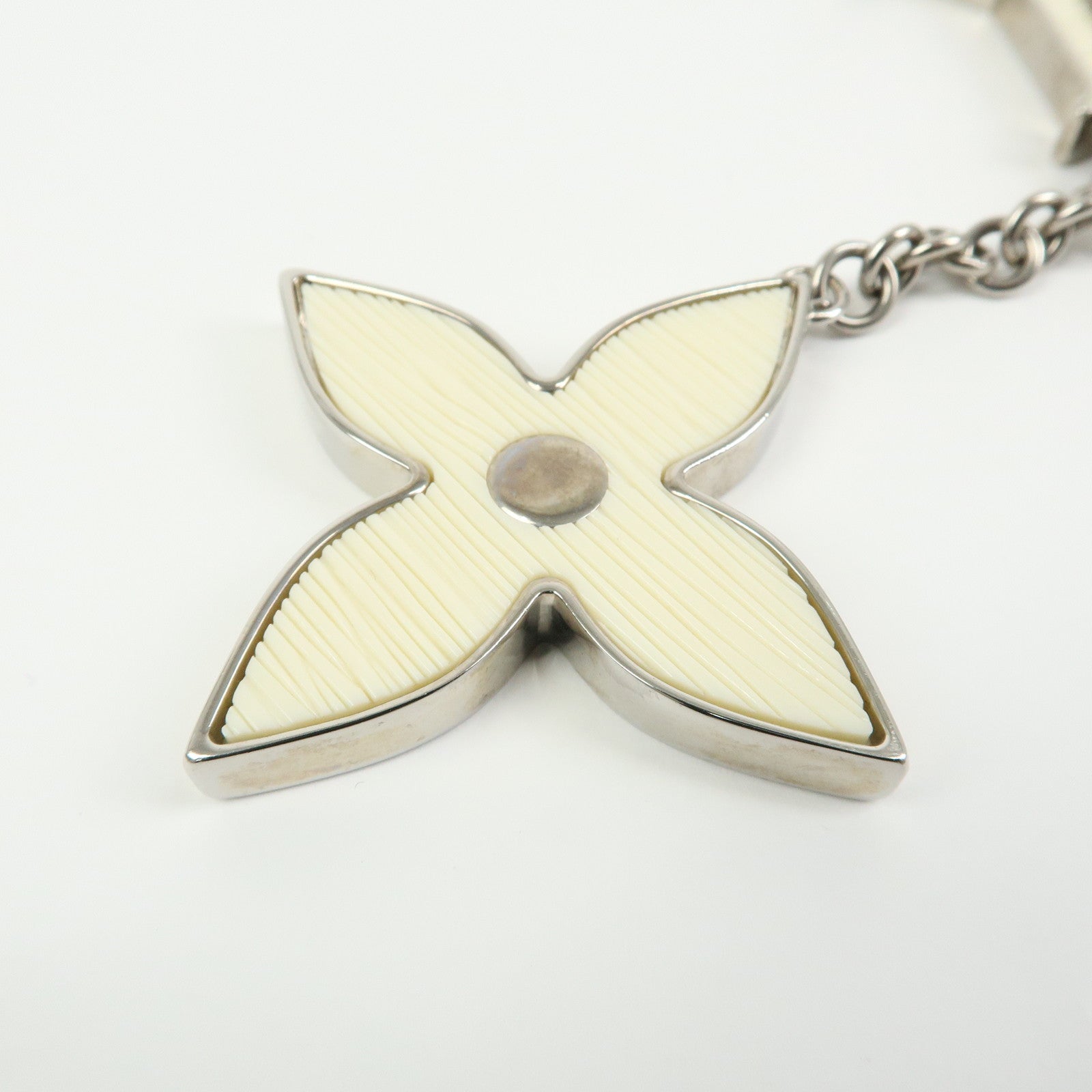Louis Vuitton Bijoux Sac Fleur de Epi Bag Charm Silver White M65085