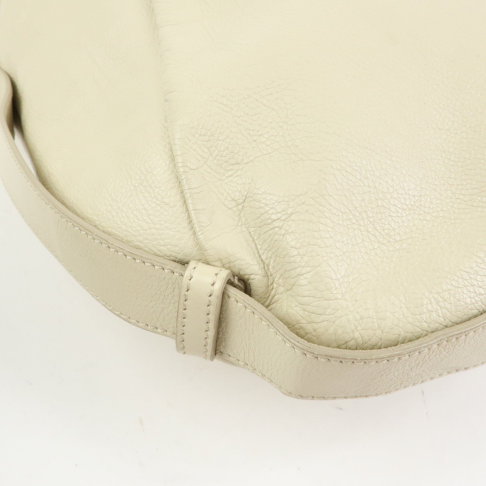 YVES SAINT LAURENT PARIS Mombasa Shoulder Bag Horn Handle 95363