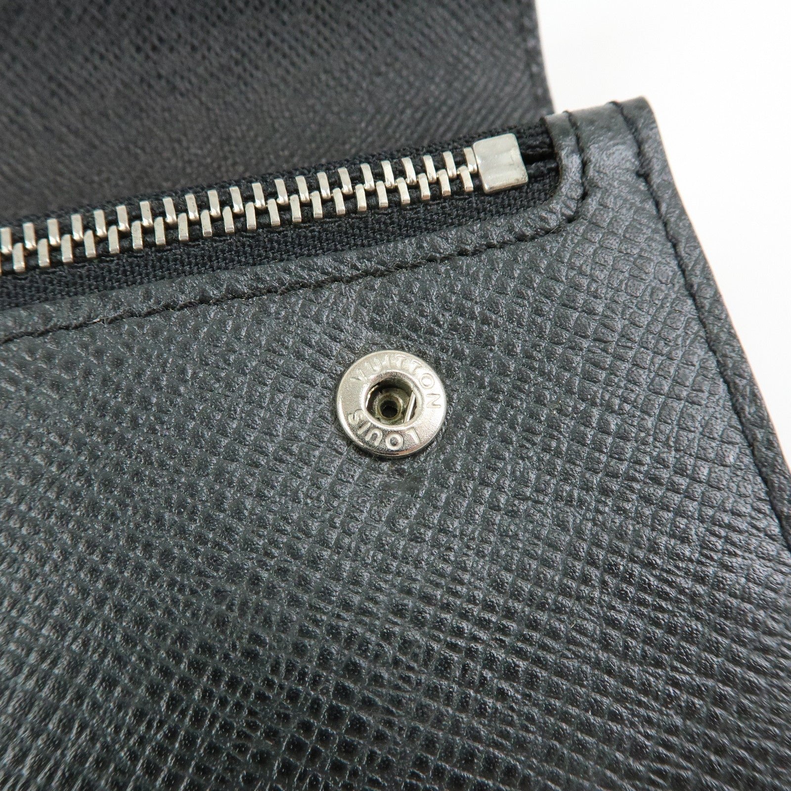 Louis Vuitton Taiga Portefeuille Accordion Wallet Ardoise M30992
