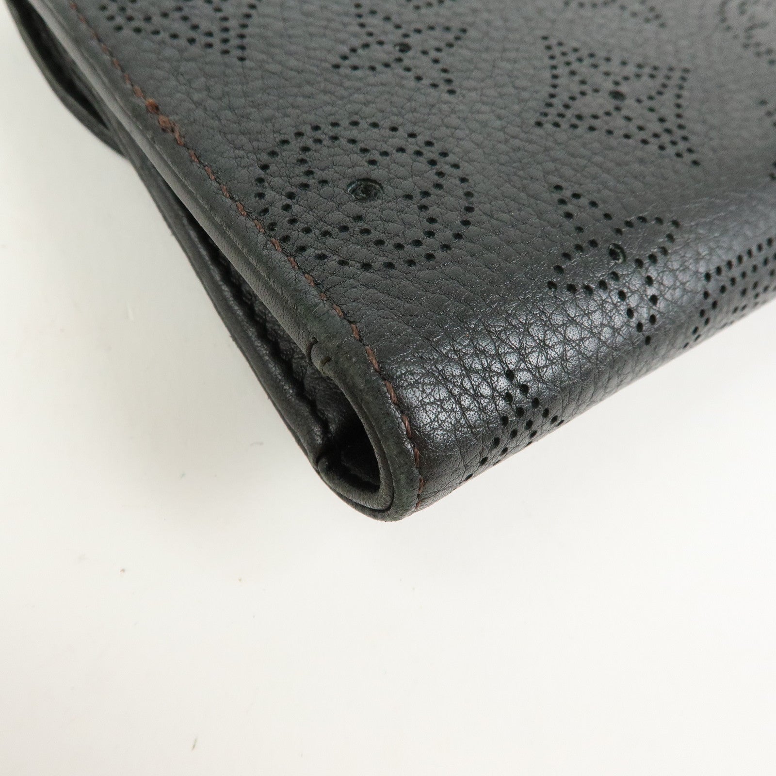 Louis Vuitton Monogram Mahina Portefeuille Amelia Wallet M95549