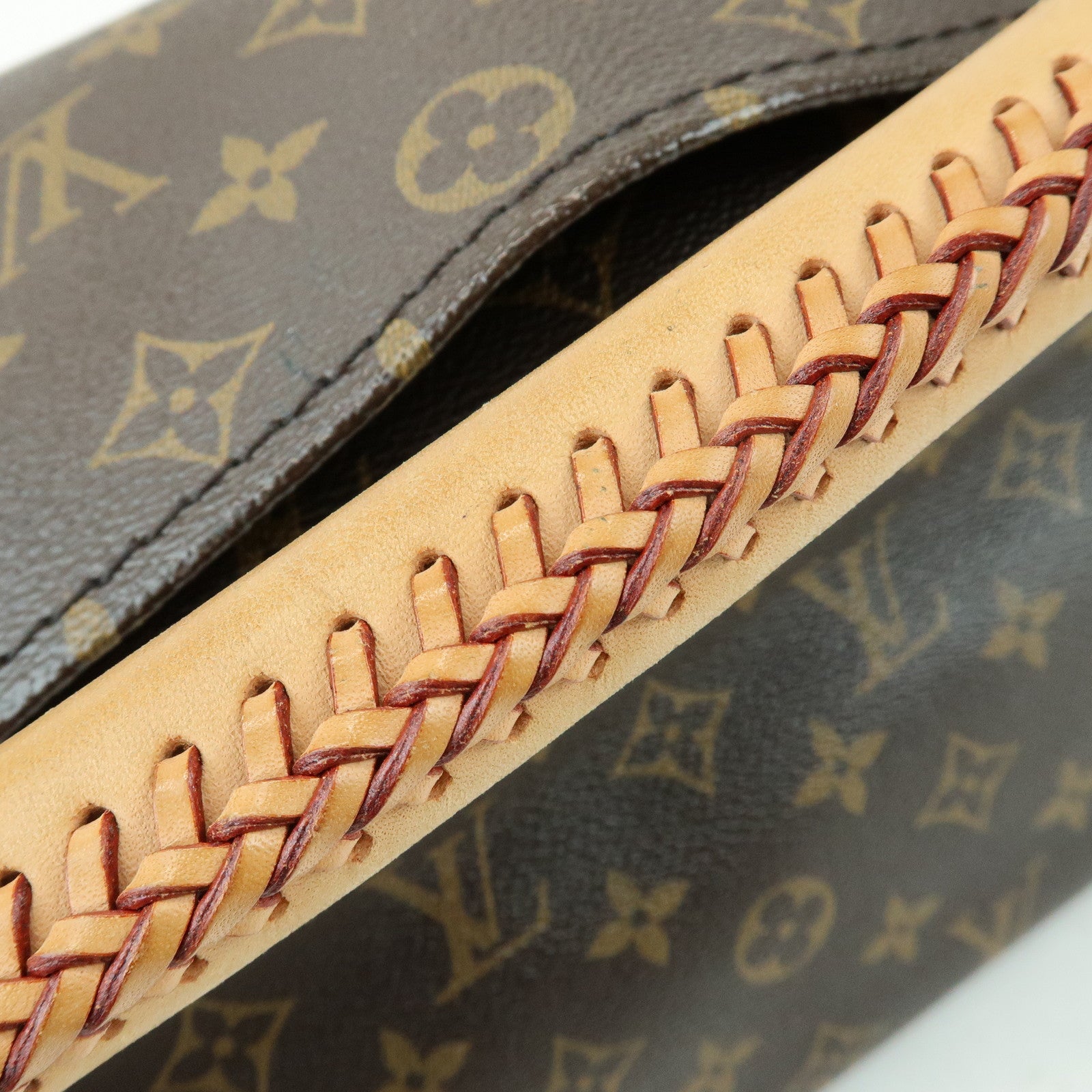 Louis Vuitton Monogram Artsy MM Shoulder Bag Brown M40249