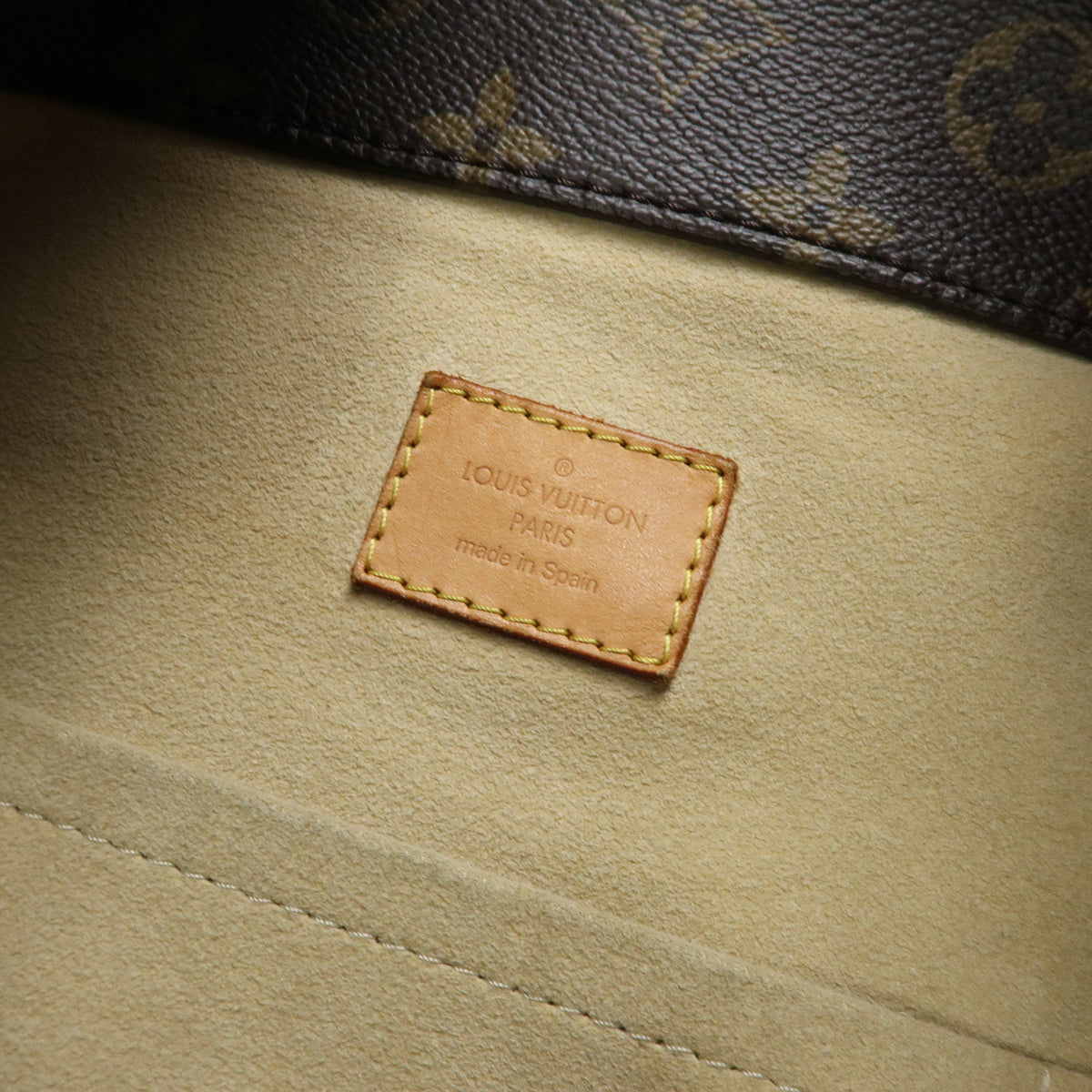 Louis Vuitton Monogram Artsy MM Shoulder Bag Brown M40249