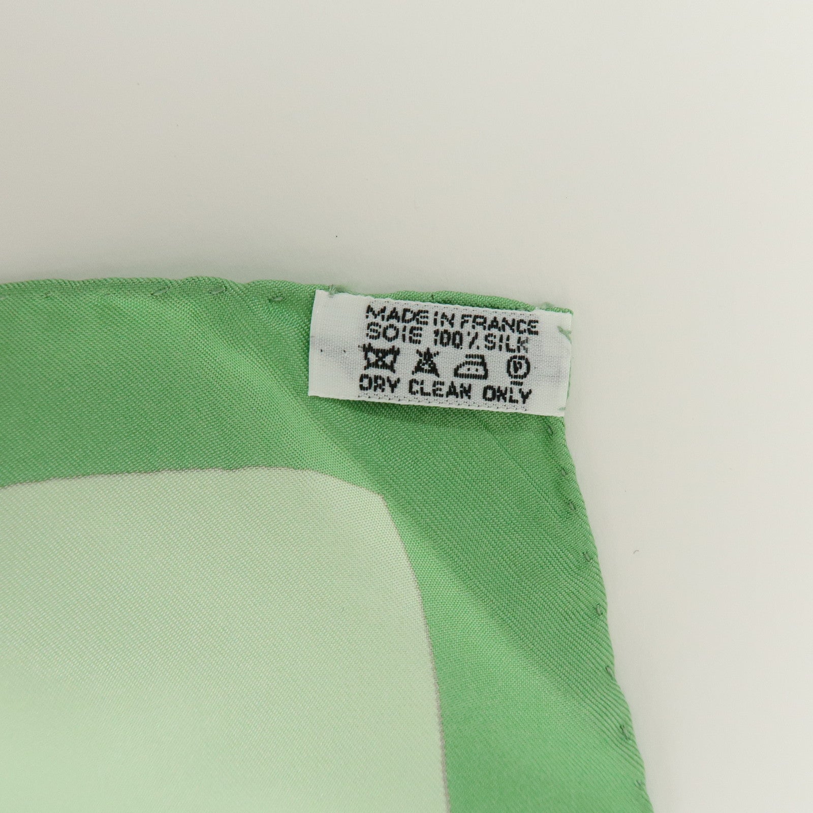 HERMES Carre 90 Silk 100% Scarf APHORISME Pebble Motif Light Green Gray