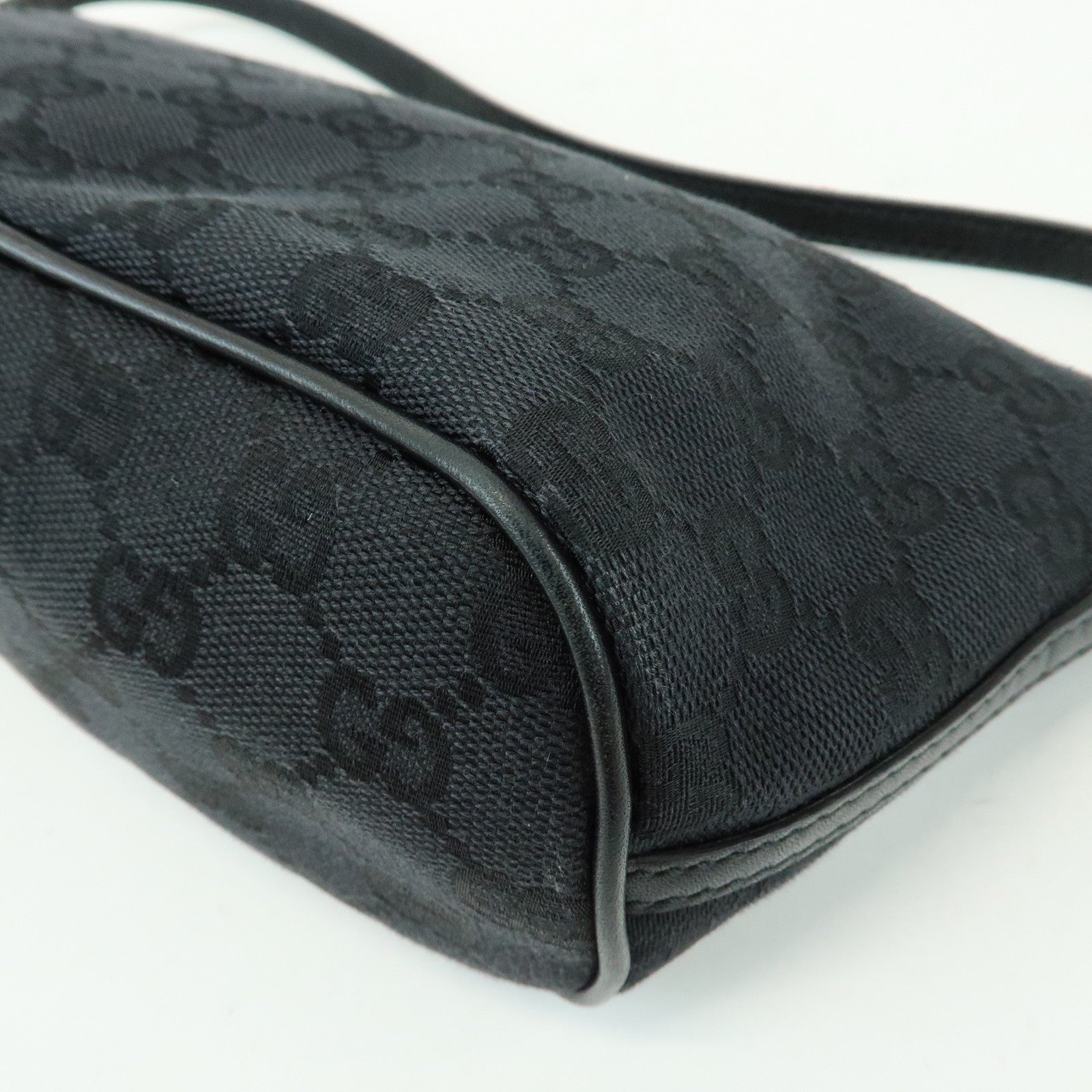 GUCCI Boat Bag GG Canvas Leather Accessory Pouch Hand Bag 07198