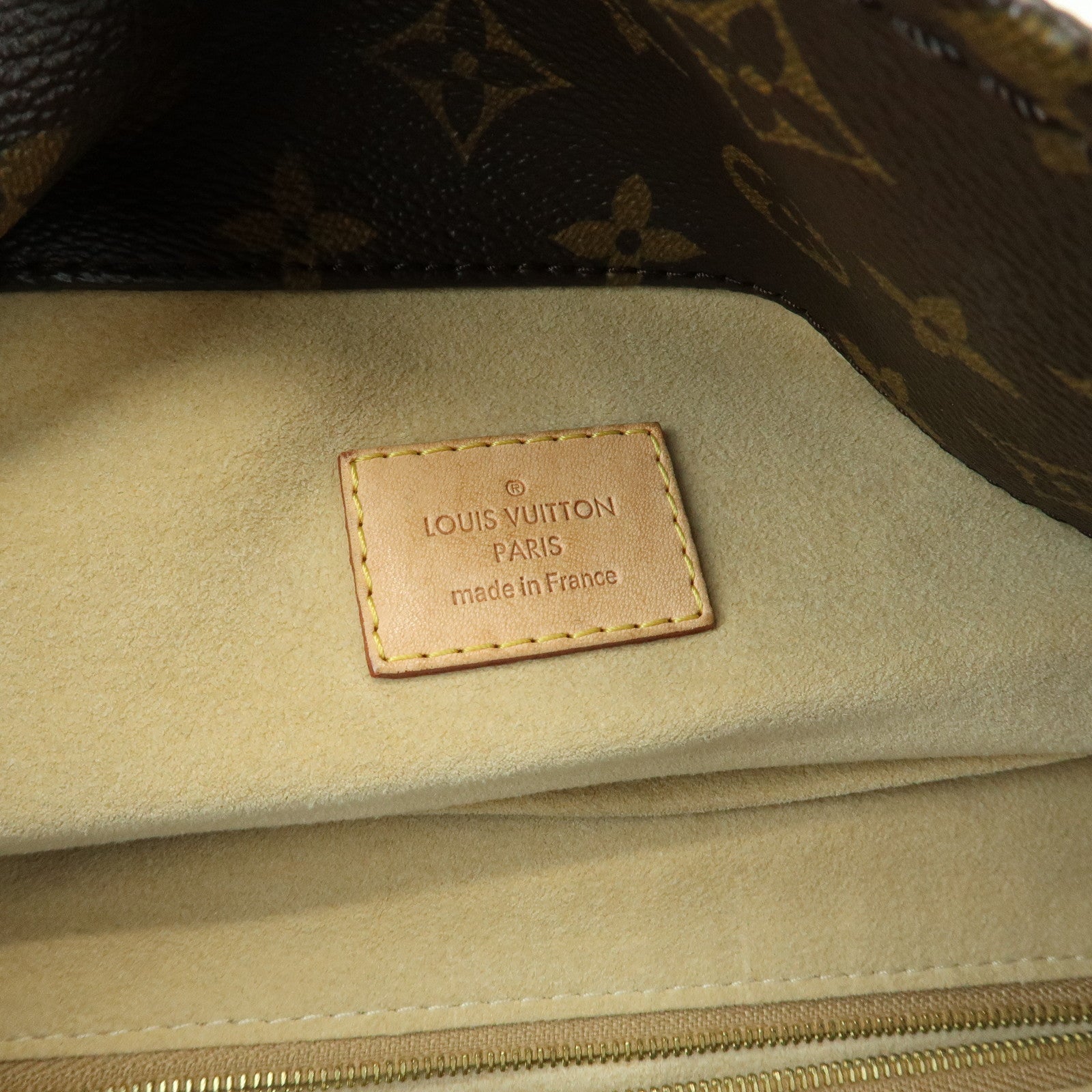 Louis Vuitton Monogram Artsy MM Shoulder Bag Brown M40249