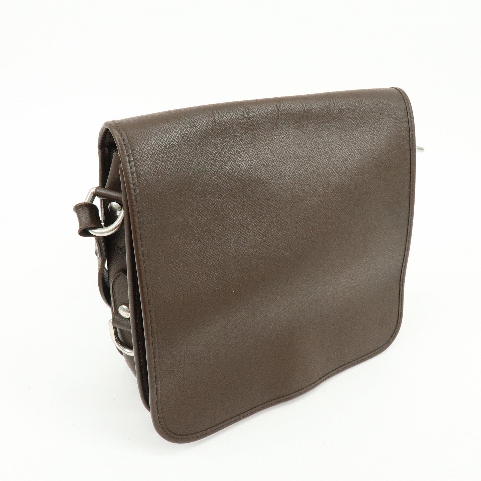 Louis Vuitton Taiga Andrei Shoulder Bag Crossbody Bag Grisly M32488