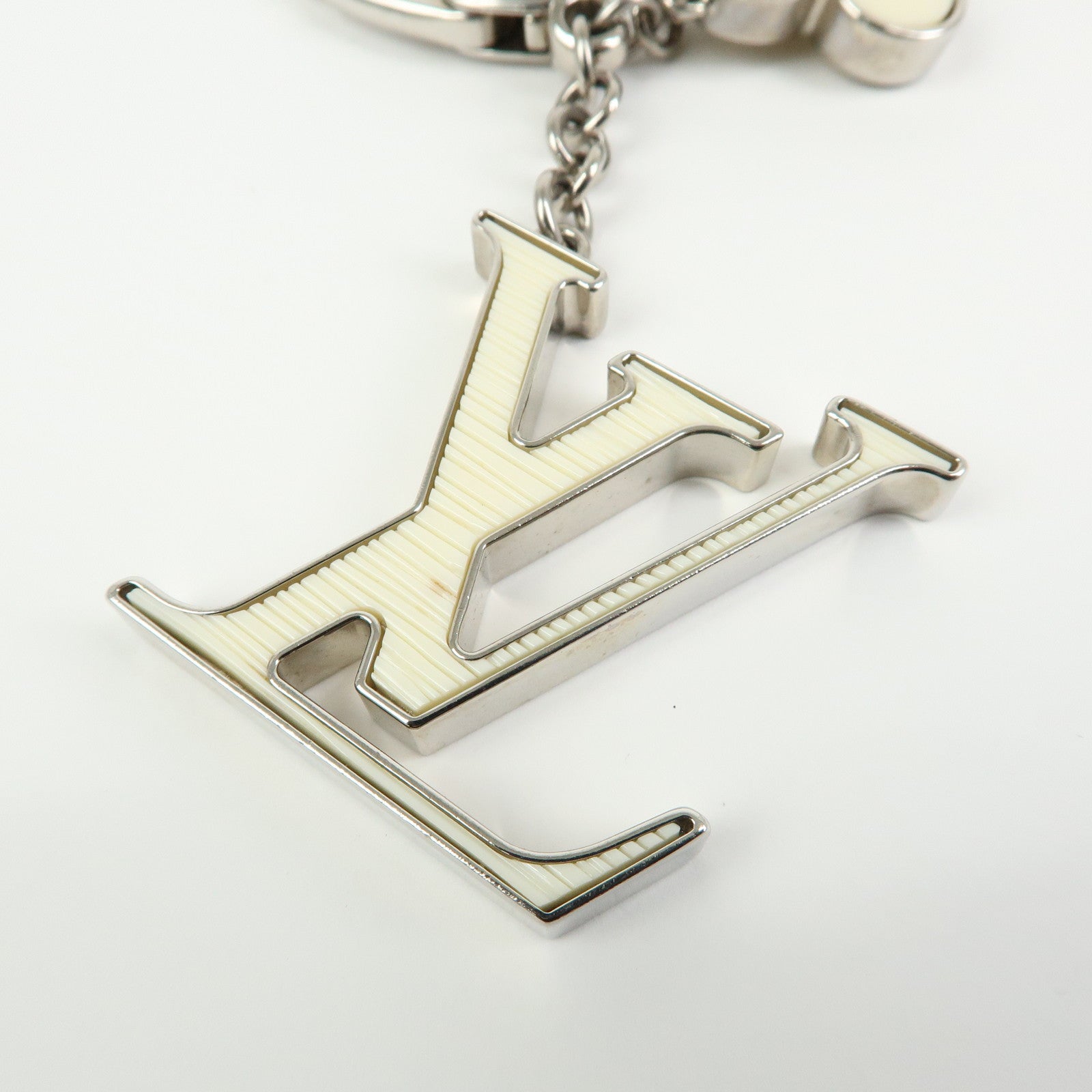 Louis Vuitton Bijoux Sac Fleur de Epi Bag Charm Silver White M65085
