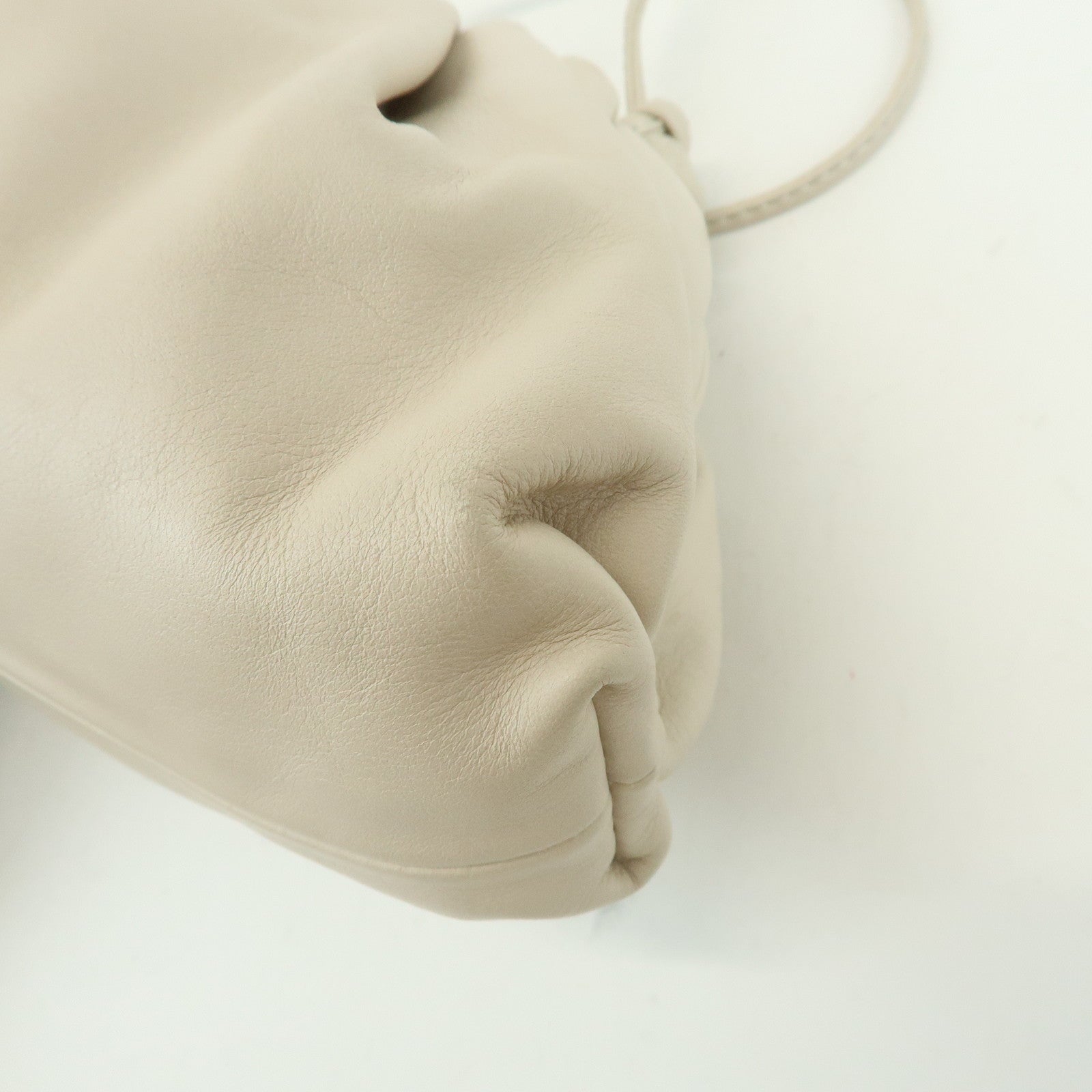 BOTTEGA VENETA Leather Mini The Pouch Shoulder Bag Ivory B08430507I