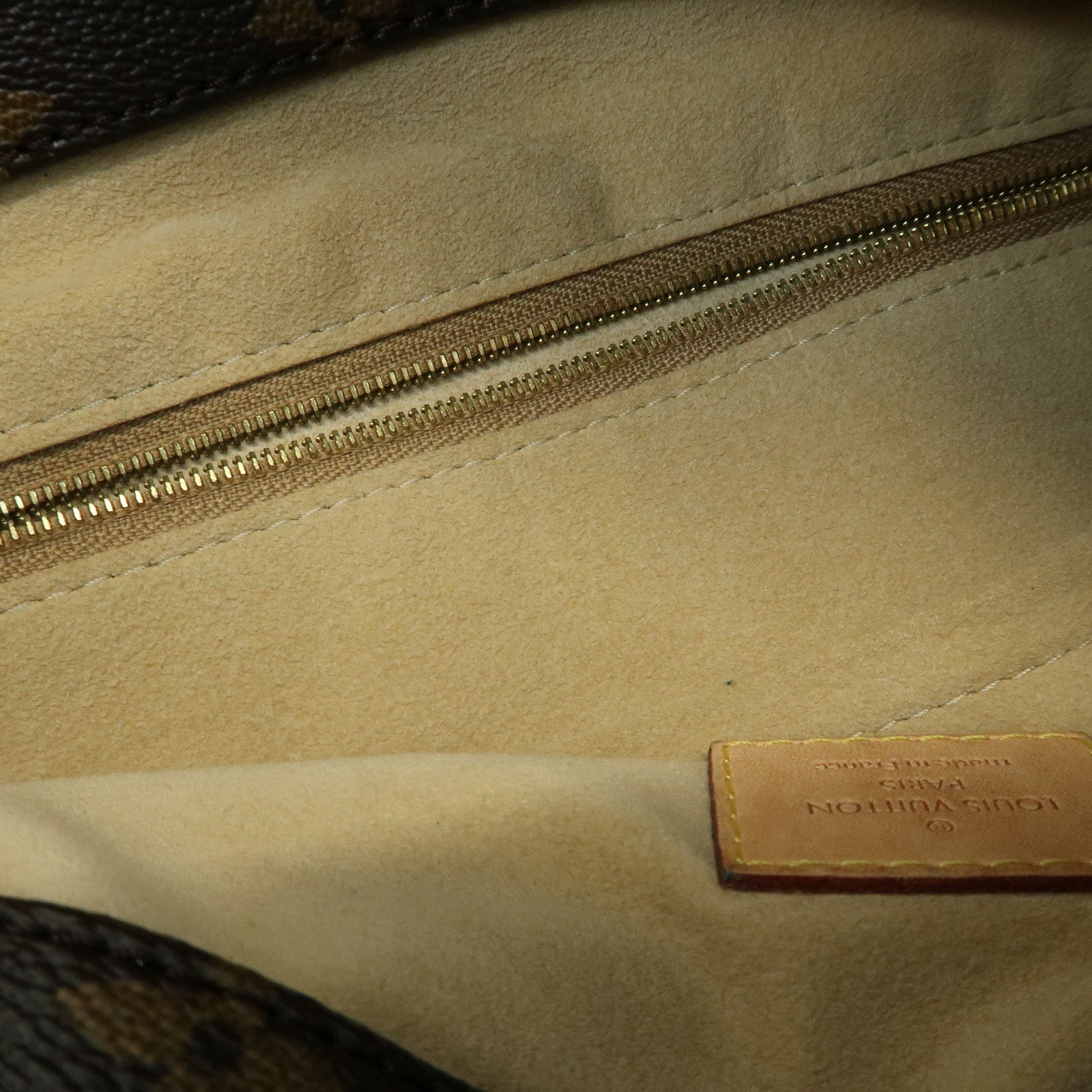 Louis Vuitton Monogram Artsy MM Shoulder Bag Brown M40249