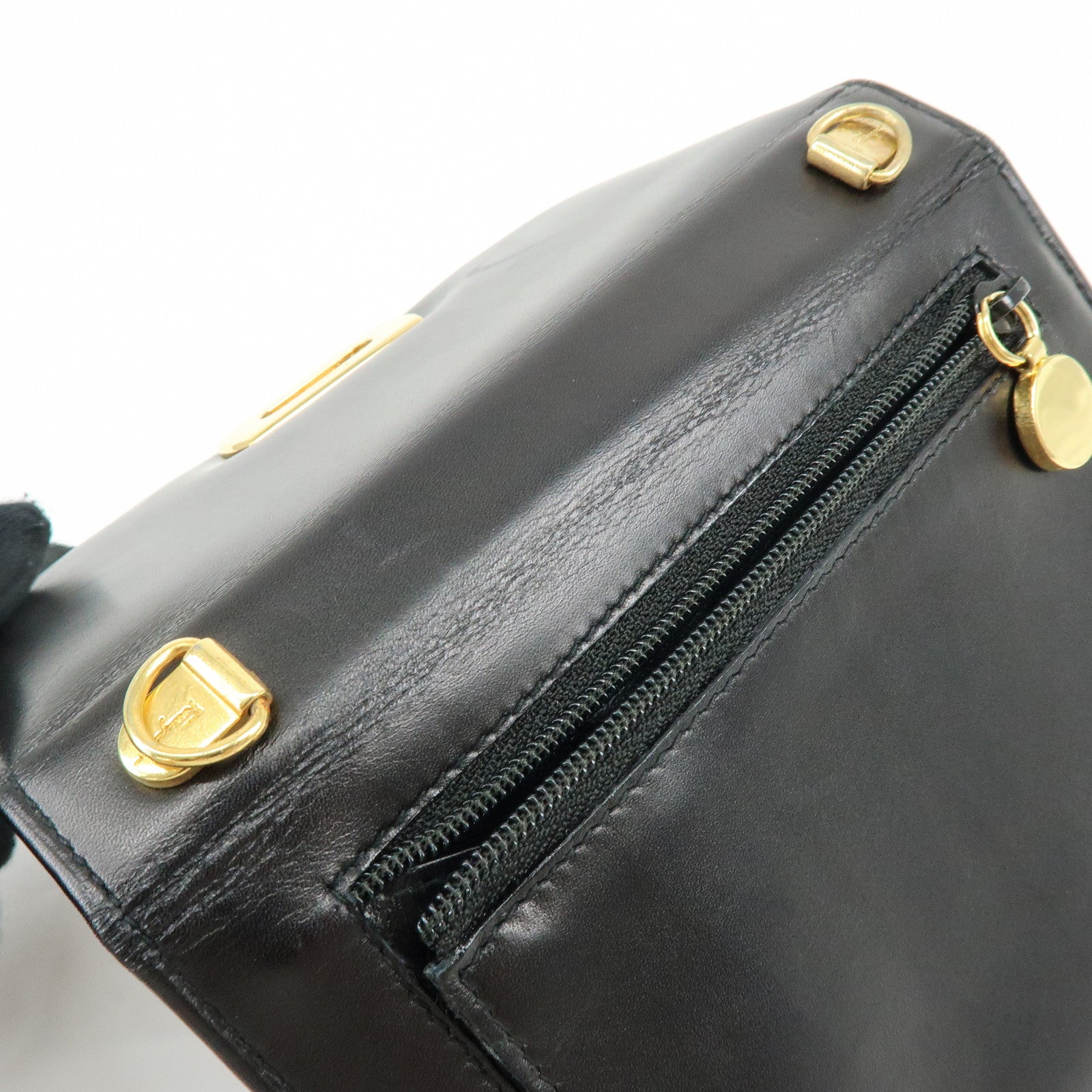 Ferragamo Gancini Leather Compact Wallet Shoulder Wallet Black