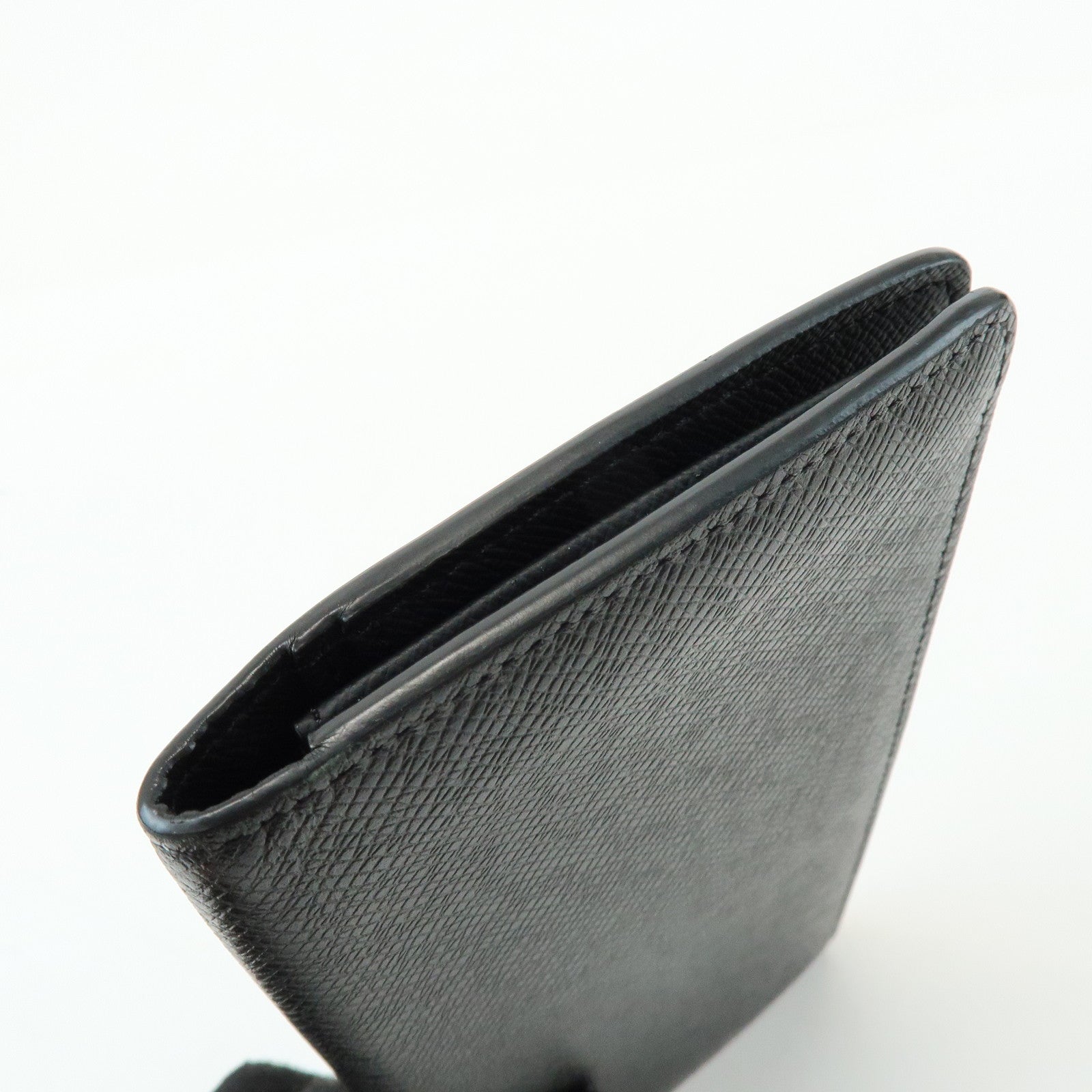 Louis Vuitton Taiga Portefeuille Long Bi-fold Wallet Noir M30541