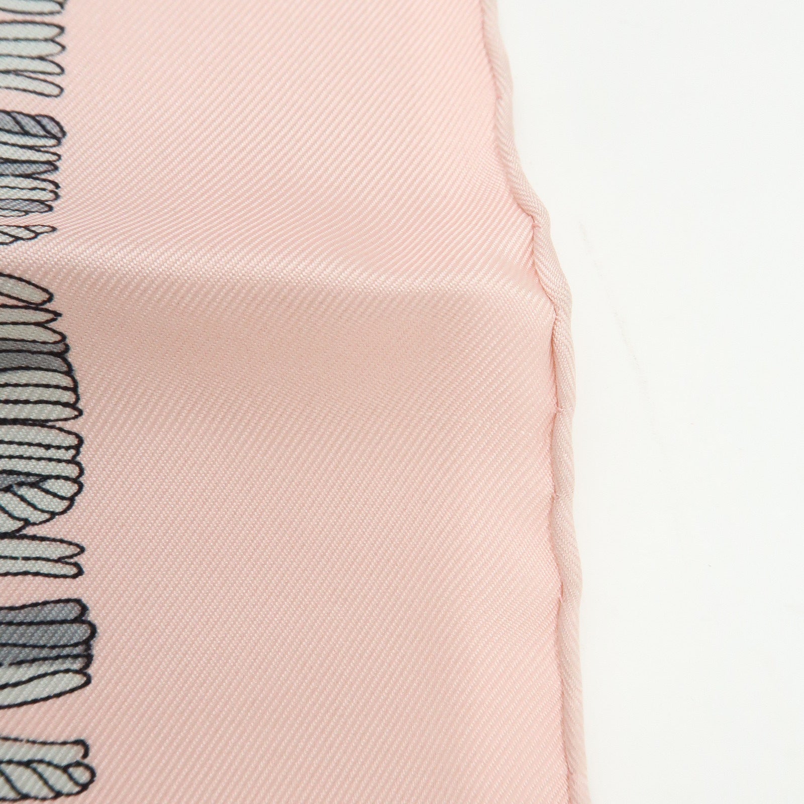 HERMES Carre 90 Silk 100% Scarf VUE DU CARROSSE DE LA GALERE Pink White