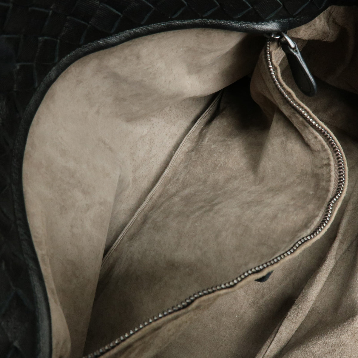 BOTTEGA VENETA Intrecciato Chester Leather Shoulder Bag Tote Bag Black