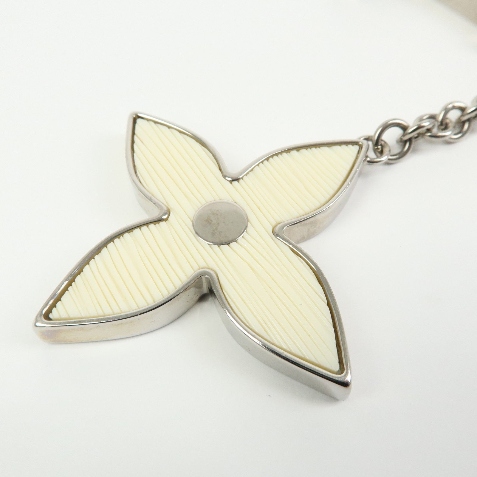 Louis Vuitton Bijoux Sac Fleur de Epi Bag Charm Silver White M65085