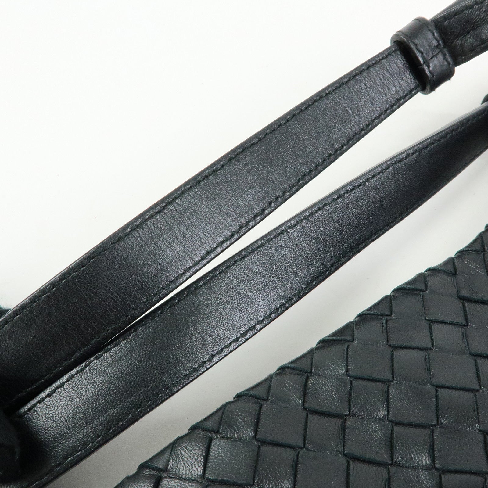 BOTTEGA VENETA Intrecciato Medium Garda Leather Hand Bag Black 179320