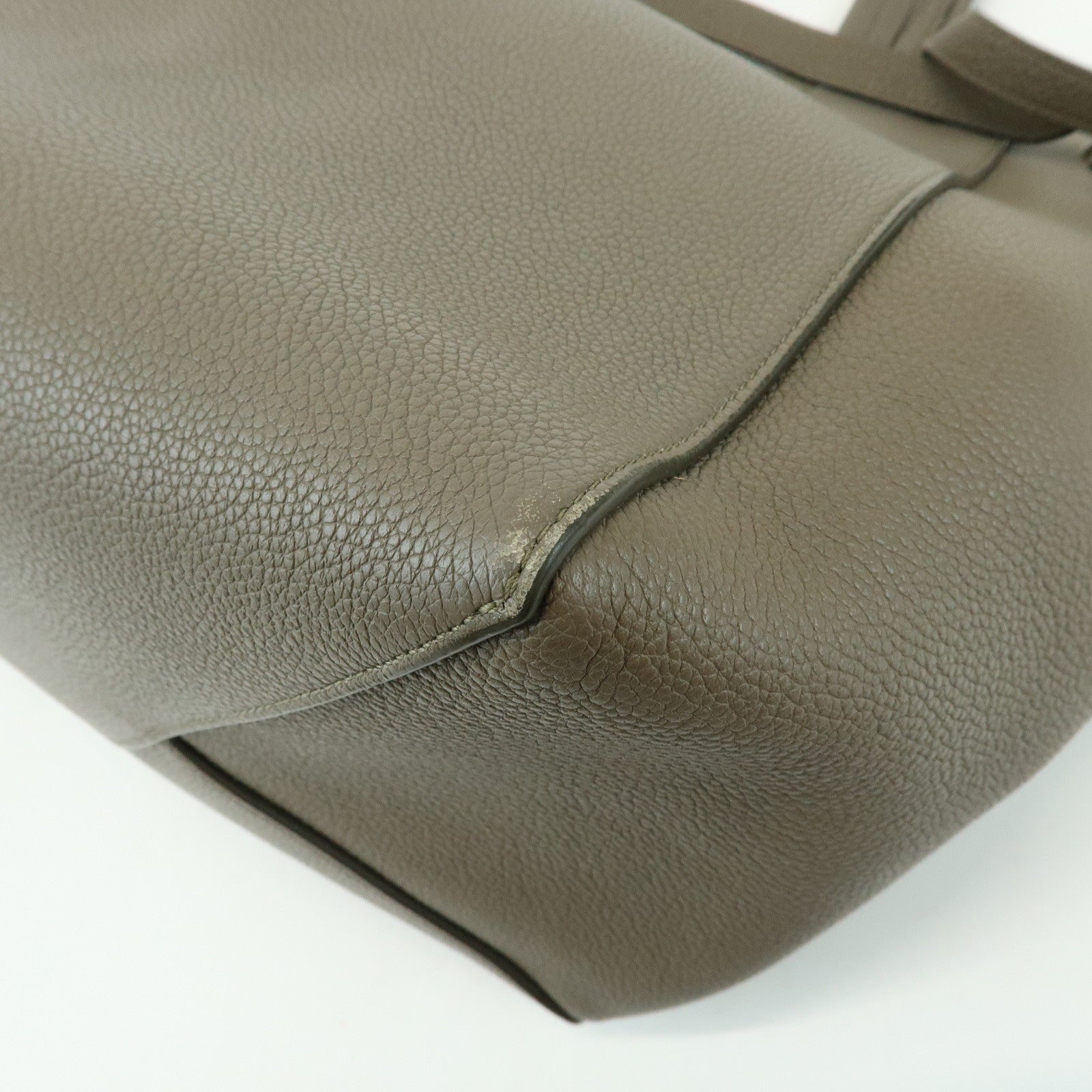 CELINE Cabas Phantom Soft Grained Calf Leather Medium Tote Bag