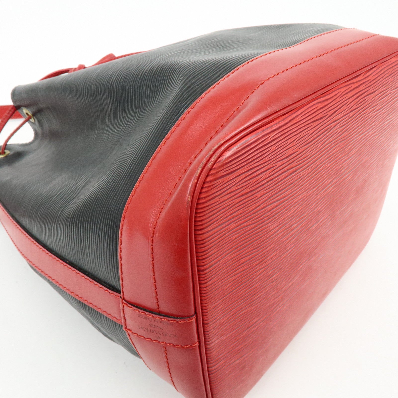 Louis Vuitton Epi Noe Leather Shoulder Bag Noir Castilian Red M44017