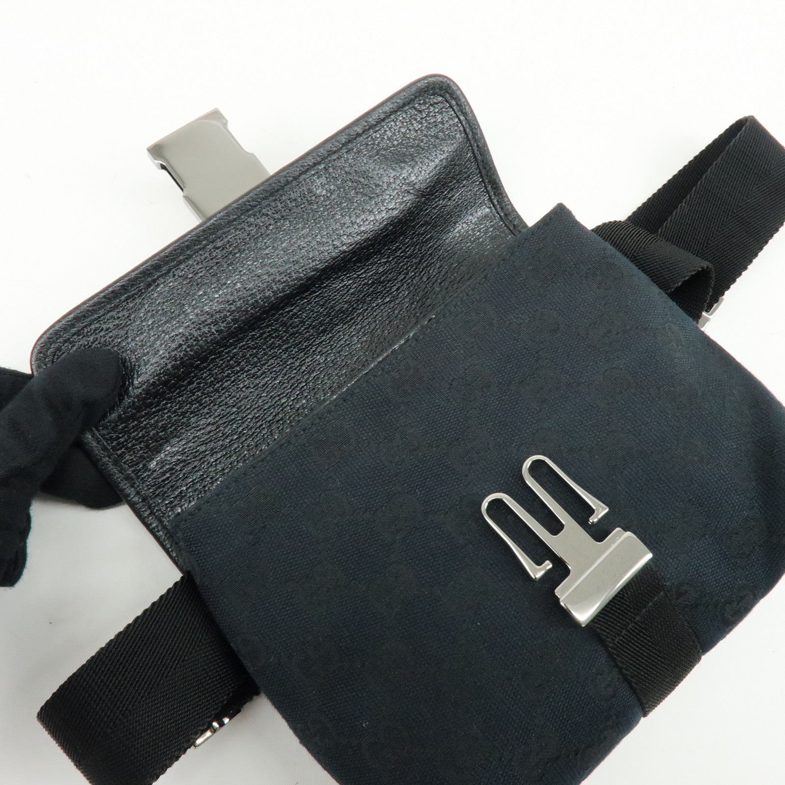 GUCCI GG Canvas Leather Waist Pouch Body Bag Black 131236